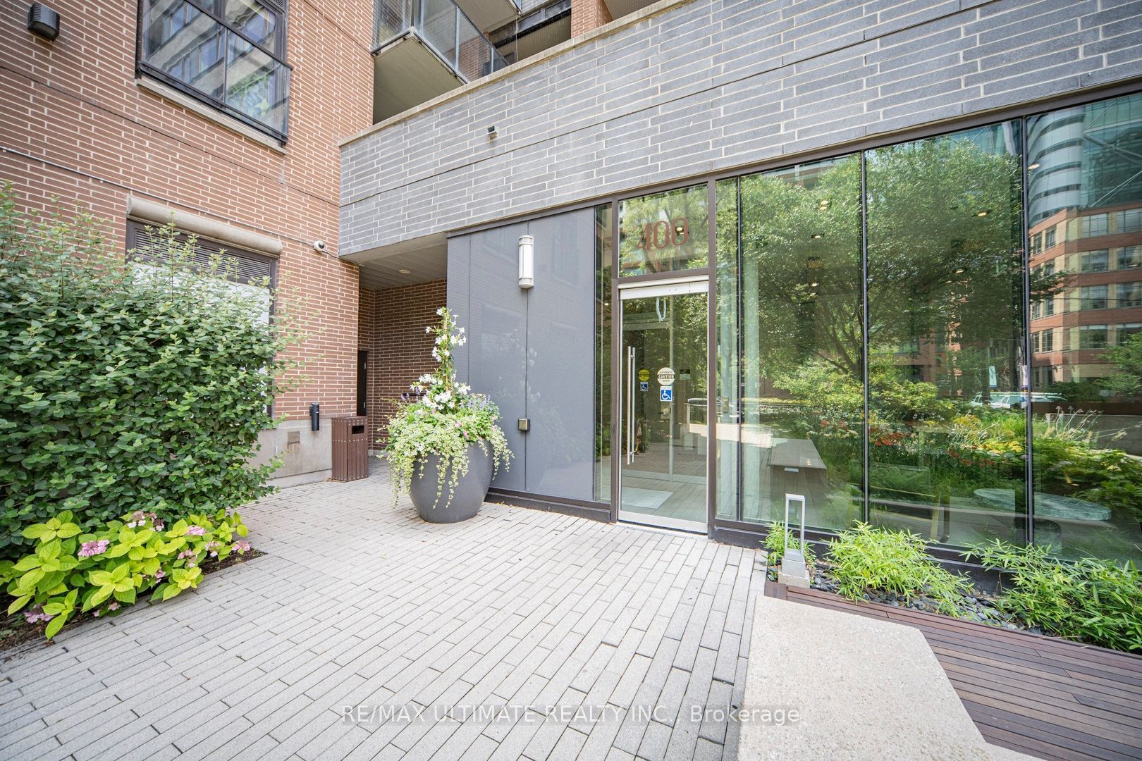 400 Wellington Street W 306, Toronto, ON M5V 0B5 photo 2
