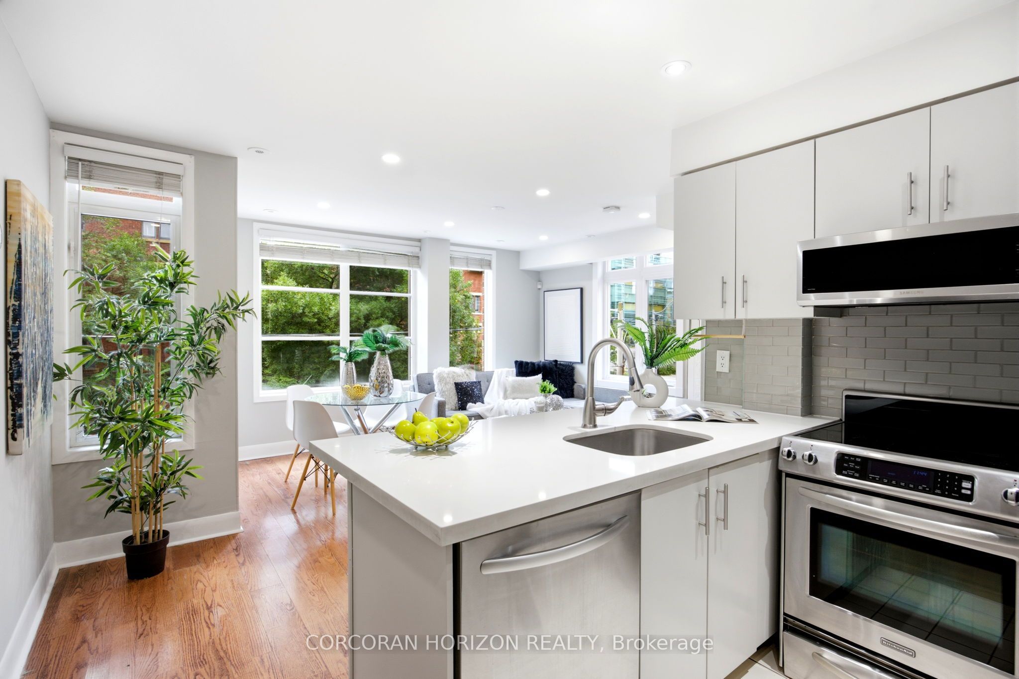 415 Jarvis Street 301, Toronto, ON M4Y 3C1 photo 2