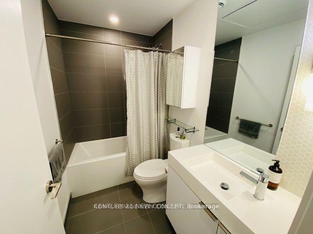 33 Helendale Avenue 701, Toronto, ON M4R 0A4 photo 5