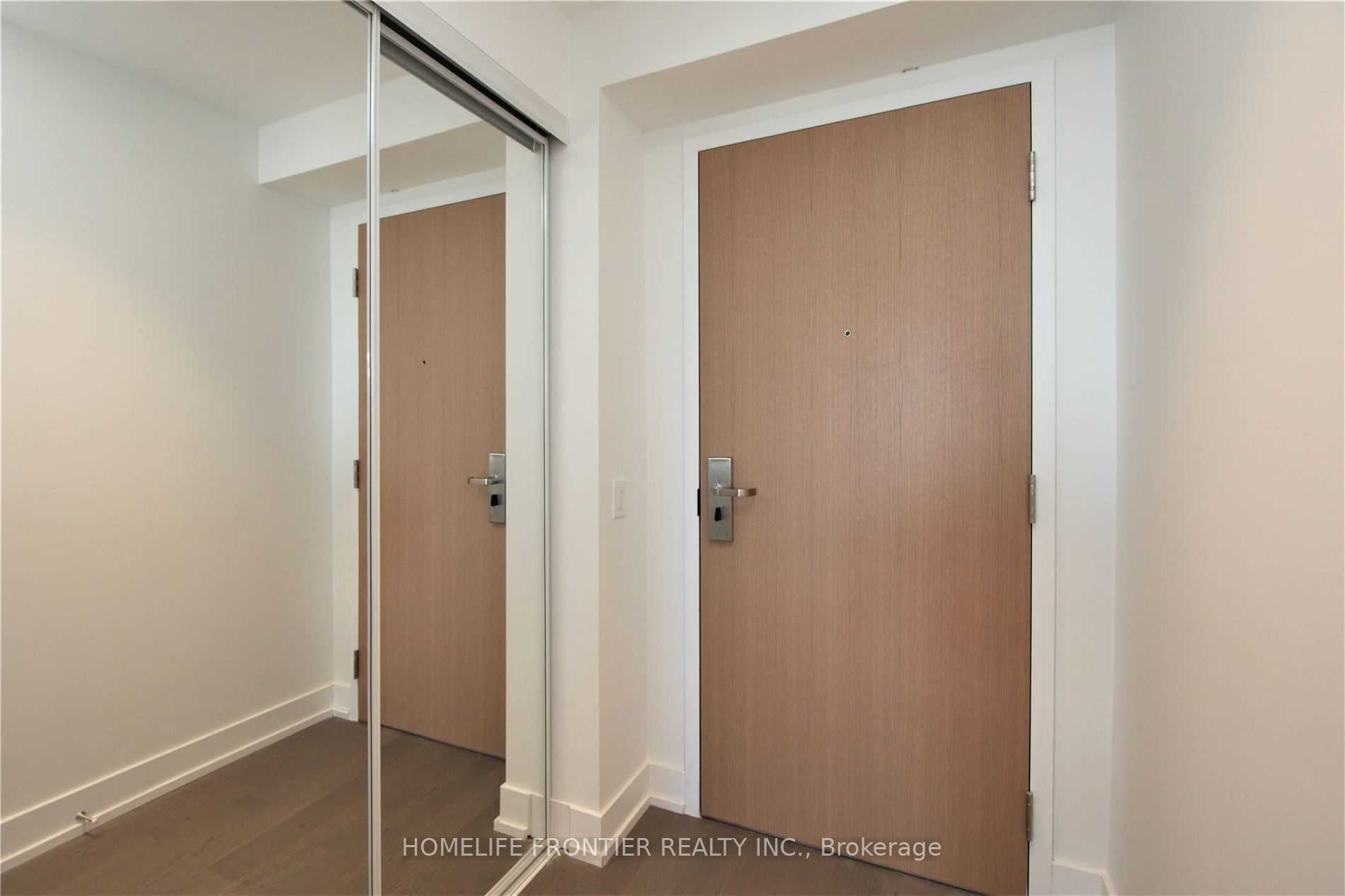 7 Grenville Street 4712, Toronto, ON M4Y 1A1 photo 2