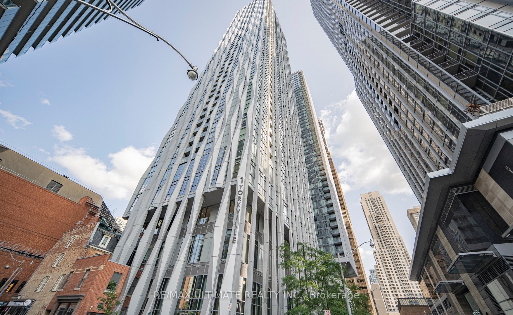 1 Yorkville Avenue 1208, Toronto, ON M4W 1L1 photo 3
