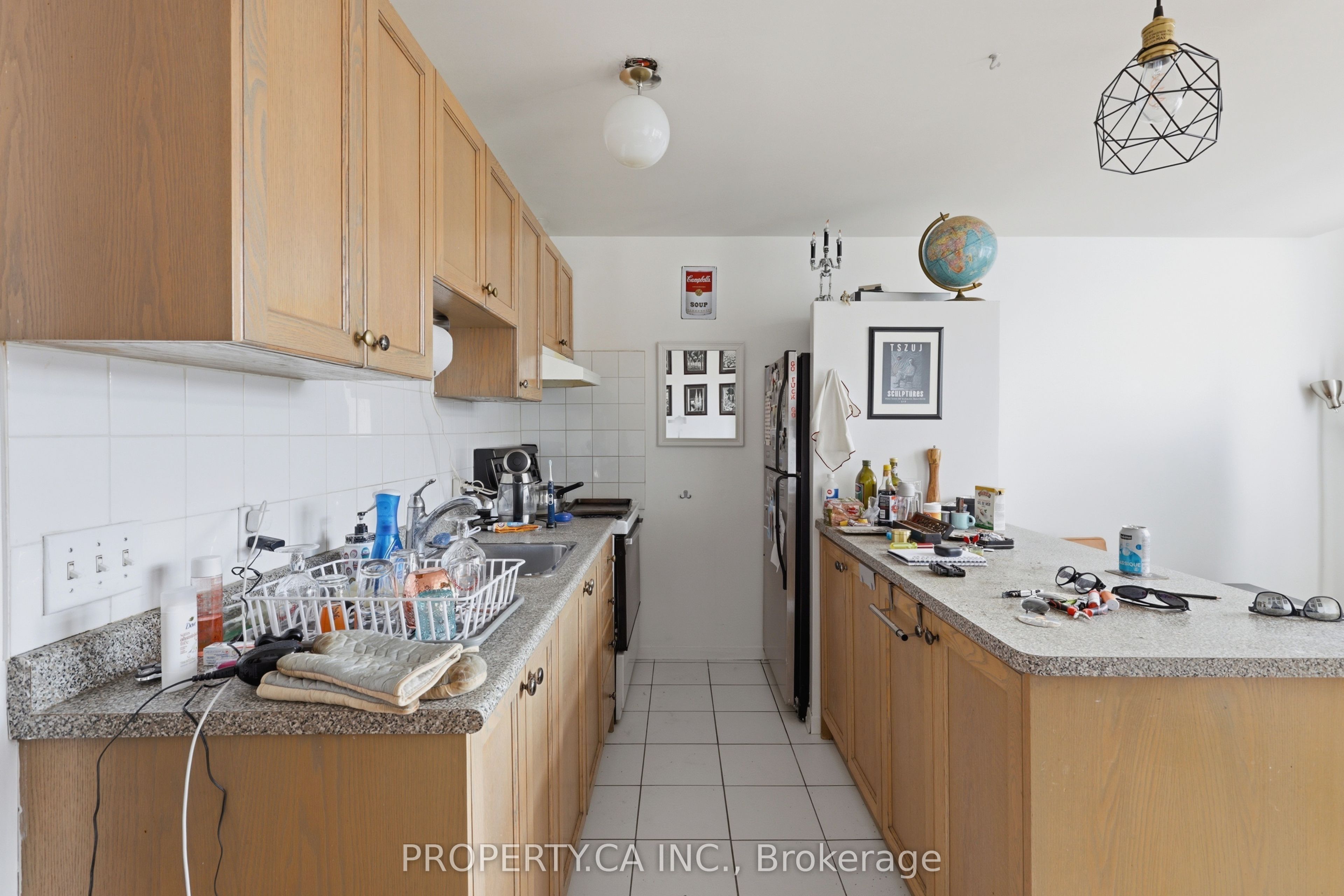 520 Bloor Street W 3 Floor, Toronto, ON M5S 1Y3 photo 3