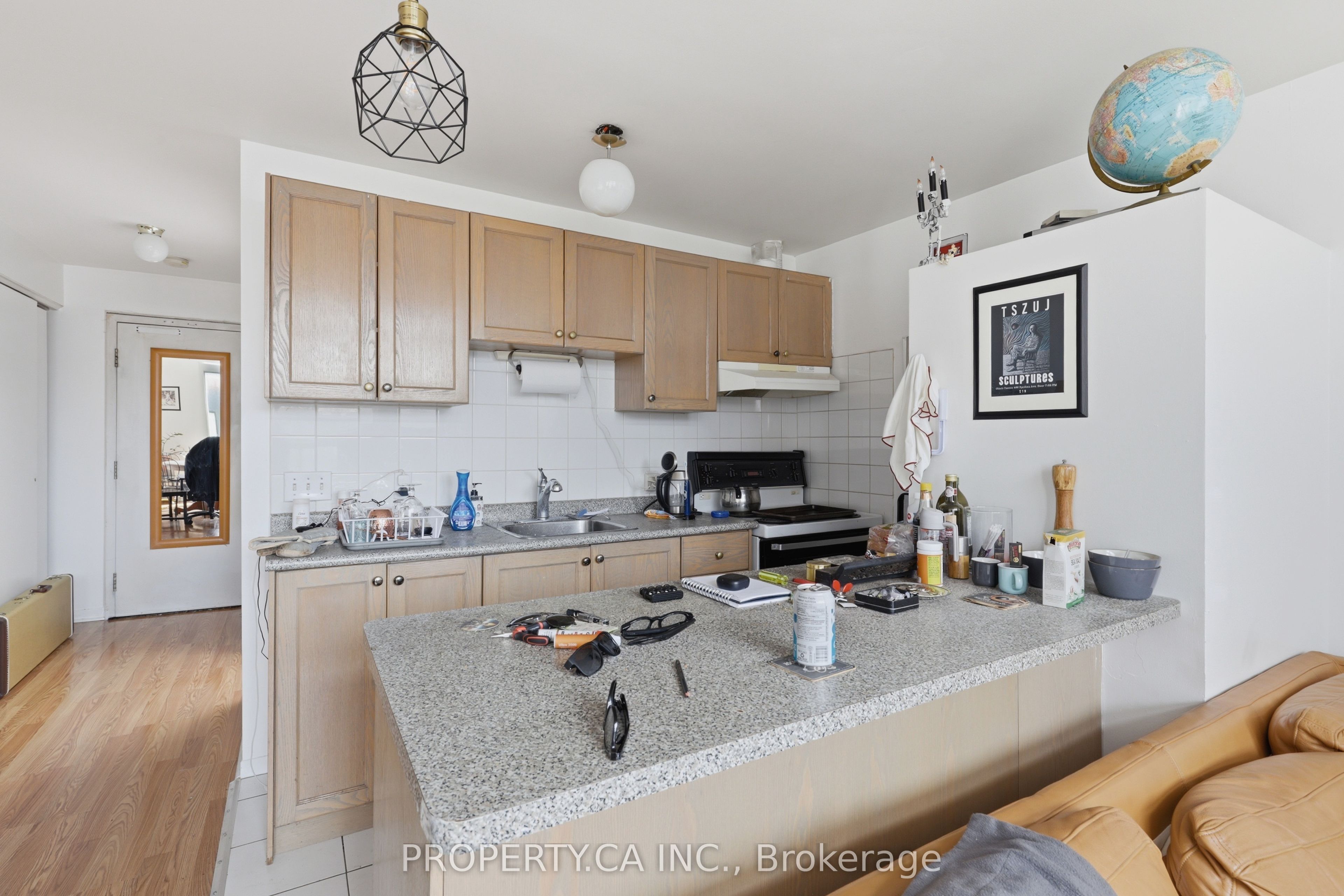 520 Bloor Street W 3 Floor, Toronto, ON M5S 1Y3 photo 5