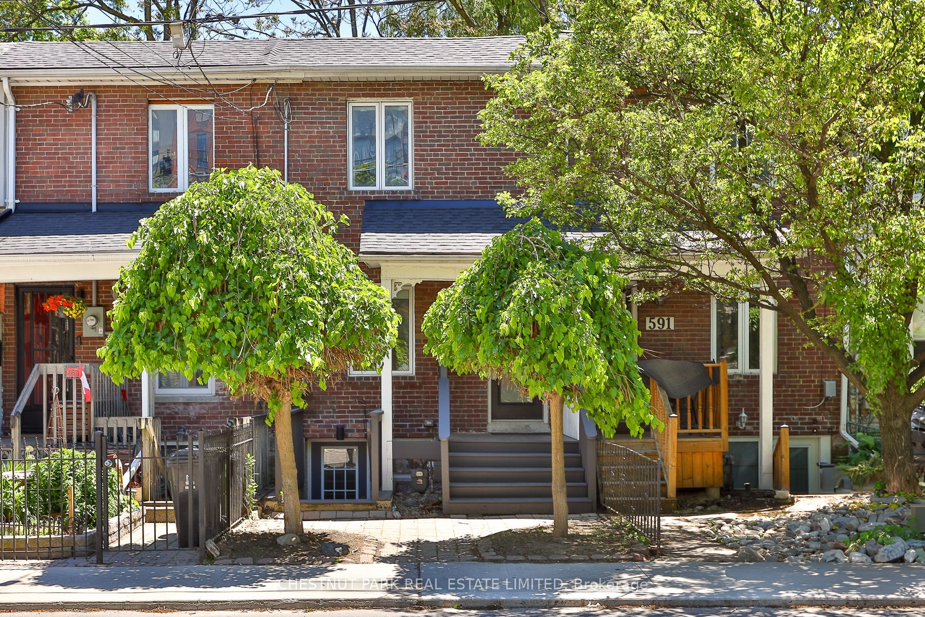589 Wellington Street W, Toronto, ON M5V 1G3