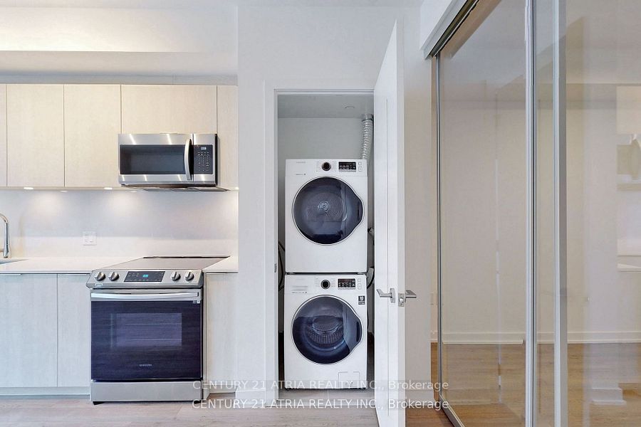 357 King Street W 1005, Toronto, ON M5V 0S7 photo 5