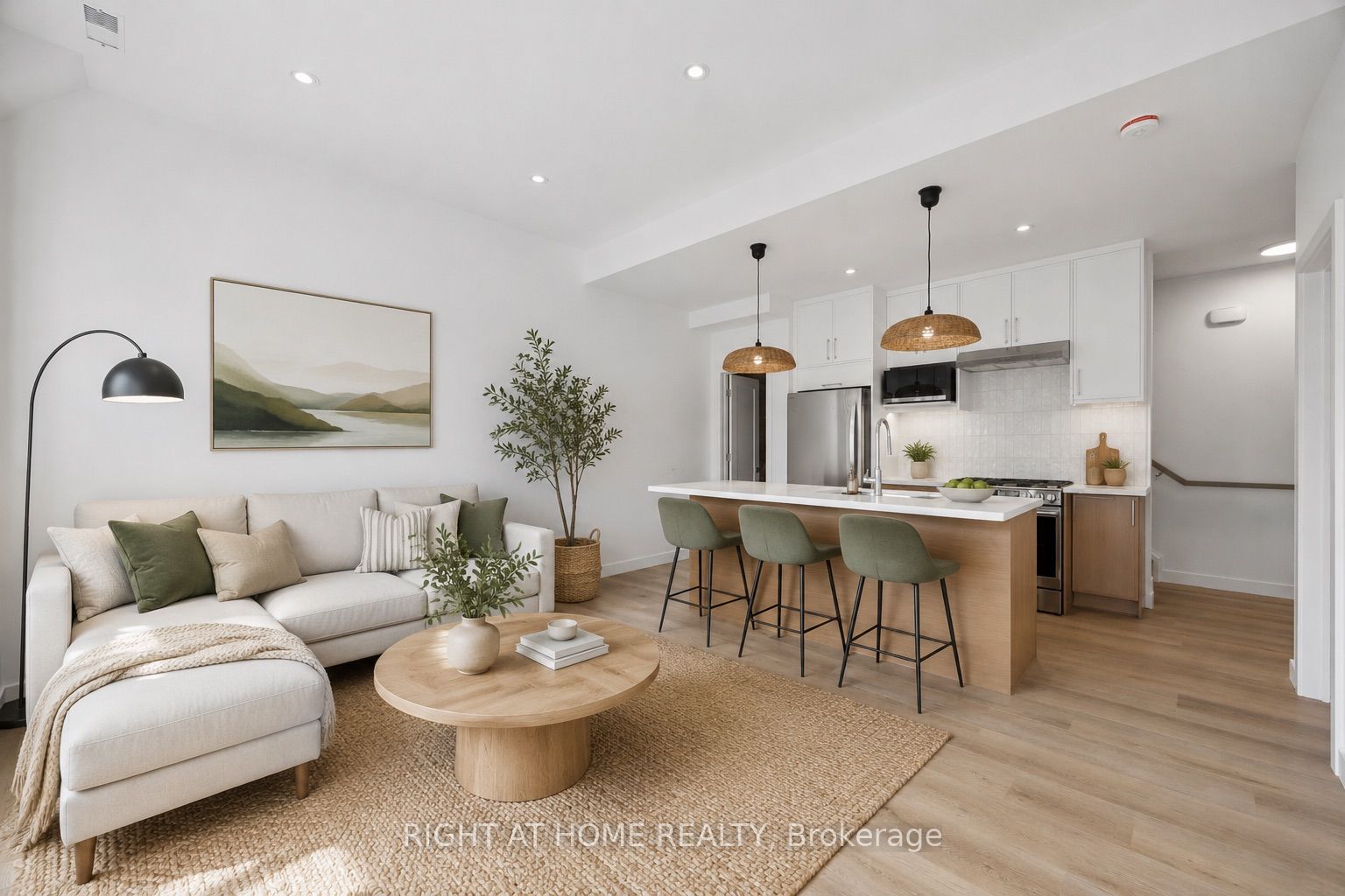 91 Barton Avenue 5, Toronto, ON M6G 1P7