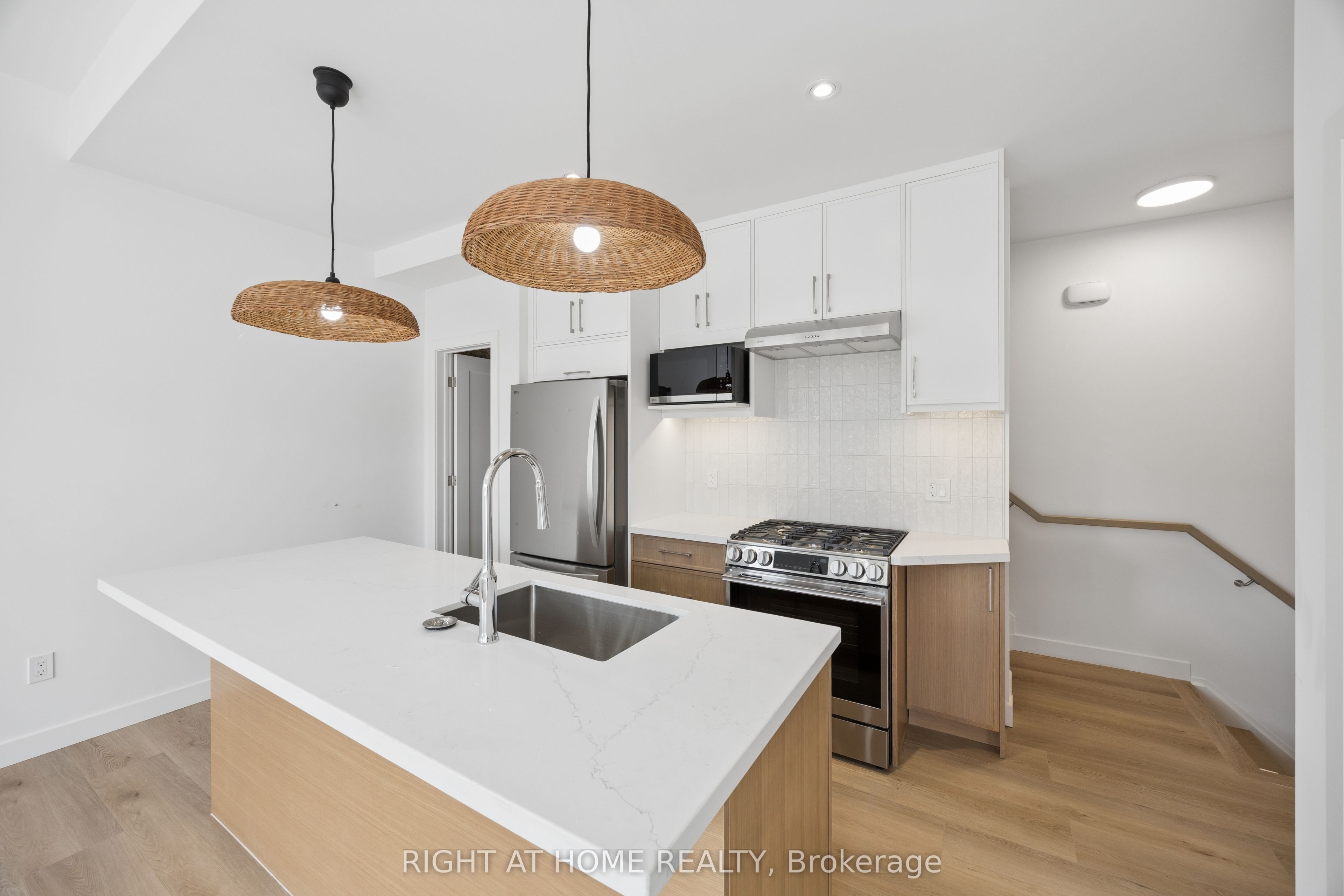 91 Barton Avenue 5, Toronto, ON M6G 1P7 photo 4