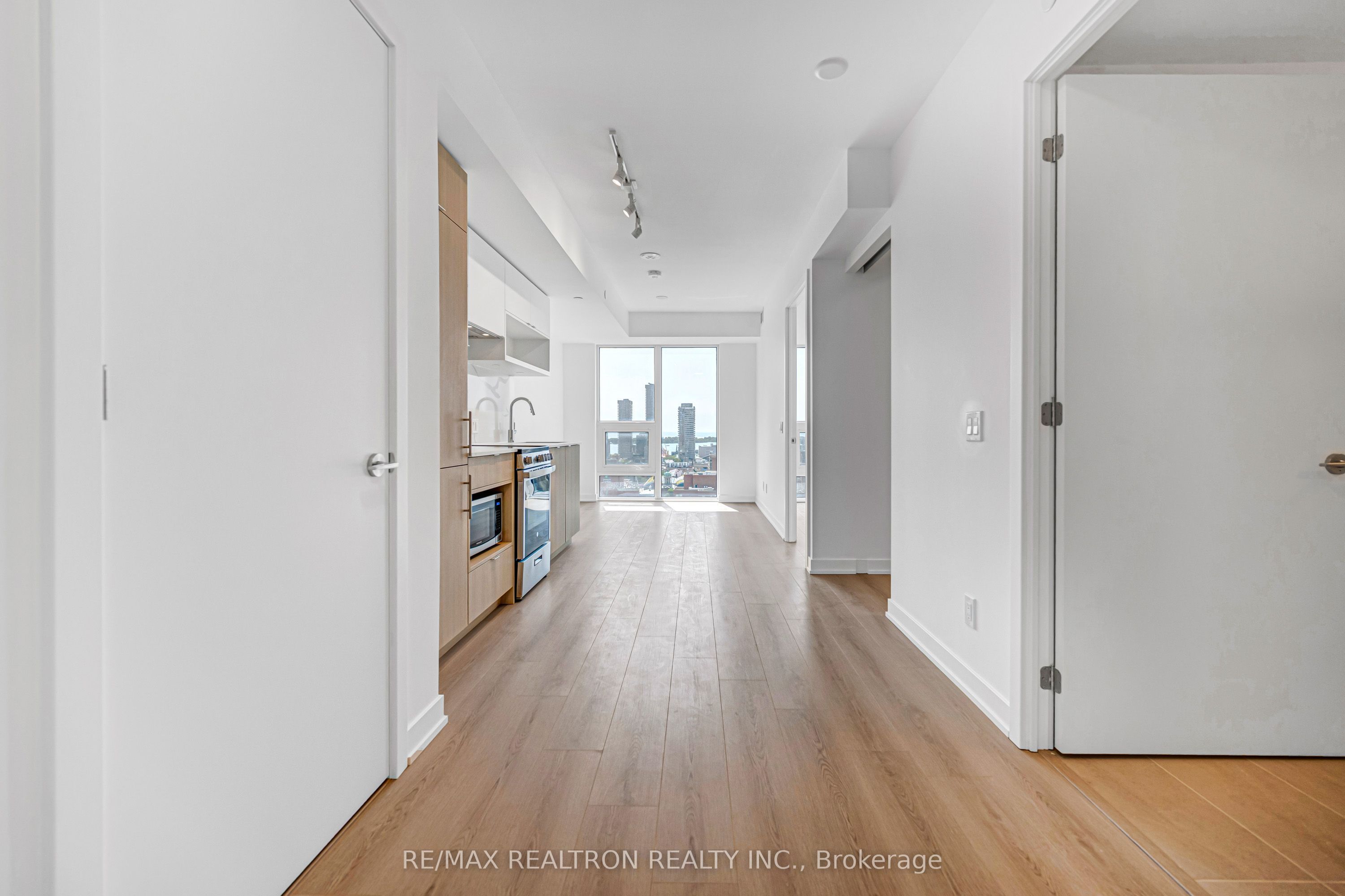 100 Queens Street E 2508, Toronto, ON M5C 0B5 photo 2