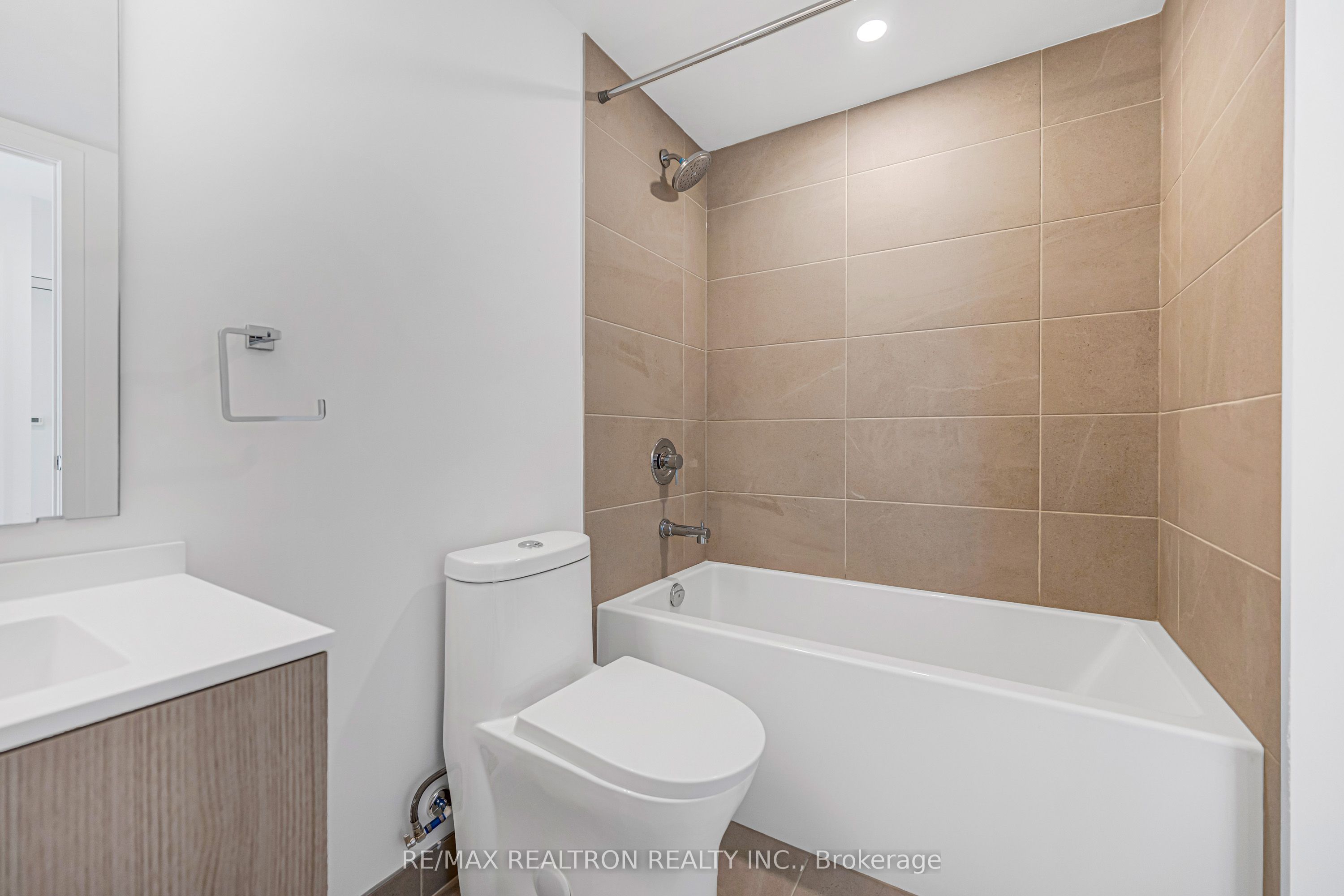 100 Queens Street E 2508, Toronto, ON M5C 0B5 photo 4