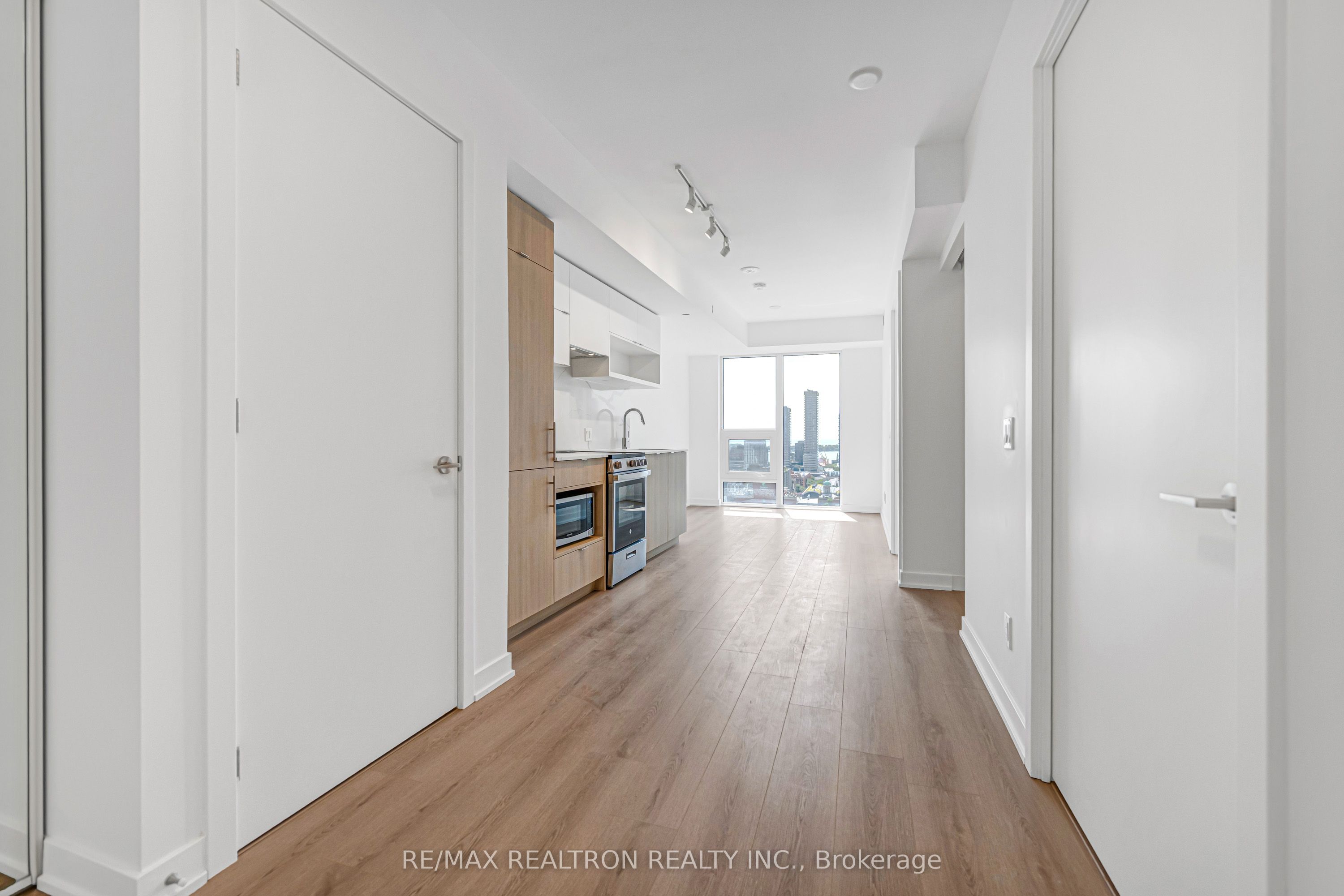 100 Queens Street E 2508, Toronto, ON M5C 0B5 photo 5