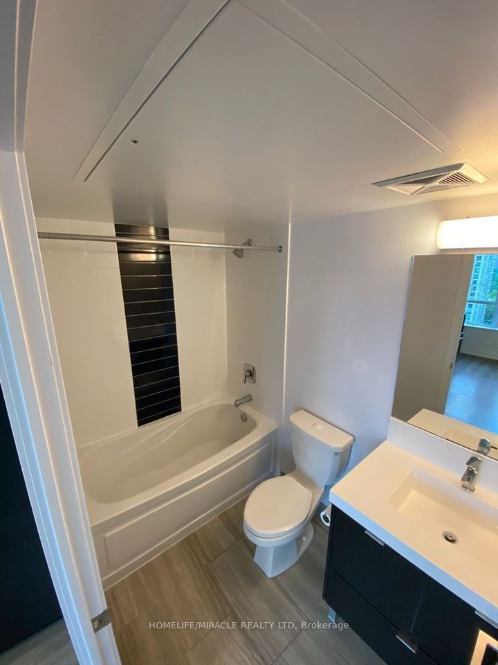 365 Church Street 1407, Toronto, ON M5B 0B5 photo 5
