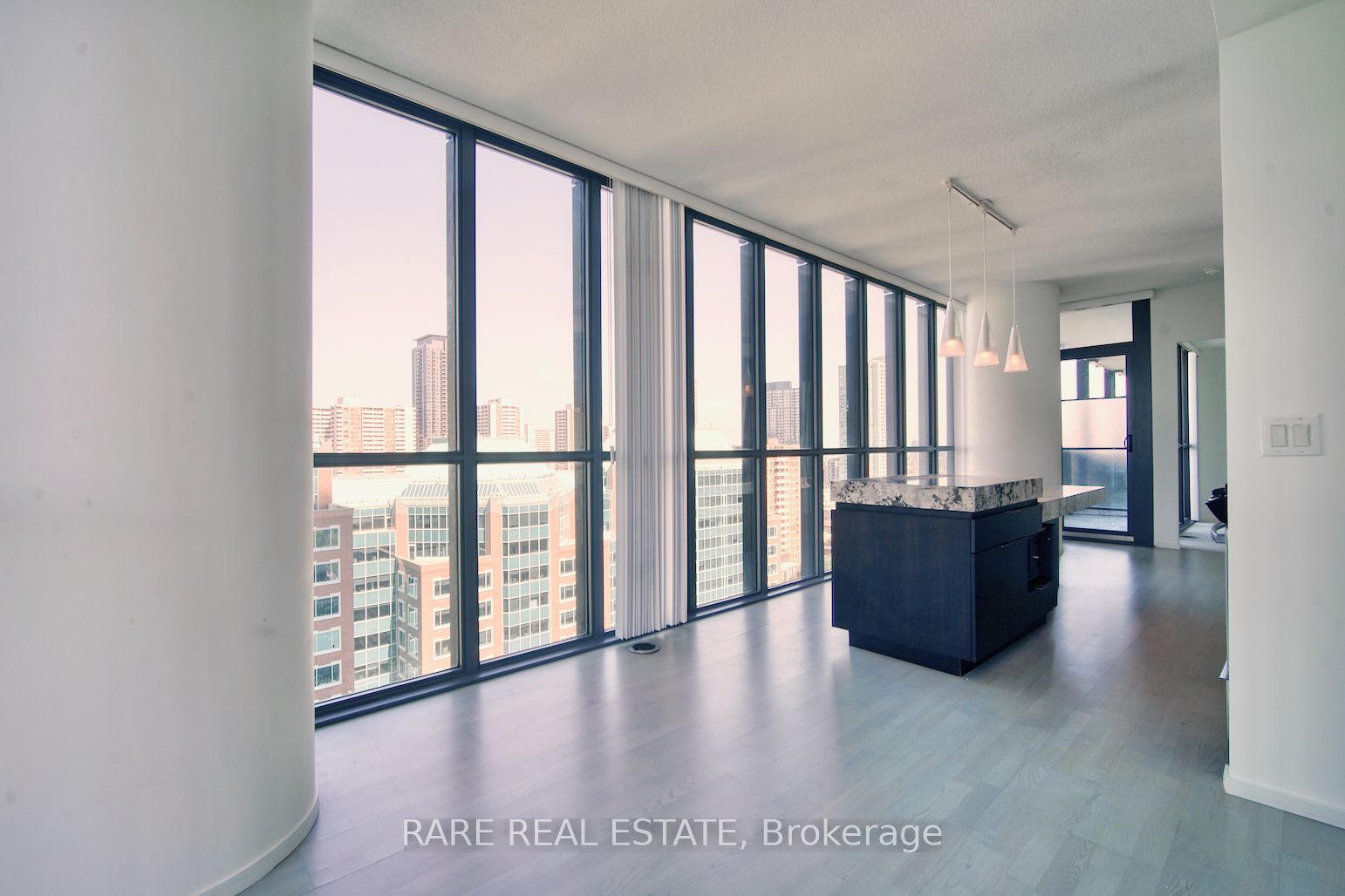 101 Charles Street E 1610, Toronto, ON M4Y 0A9 photo 2