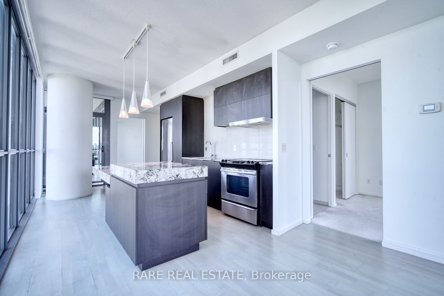 101 Charles Street E 1610, Toronto, ON M4Y 0A9 photo 3