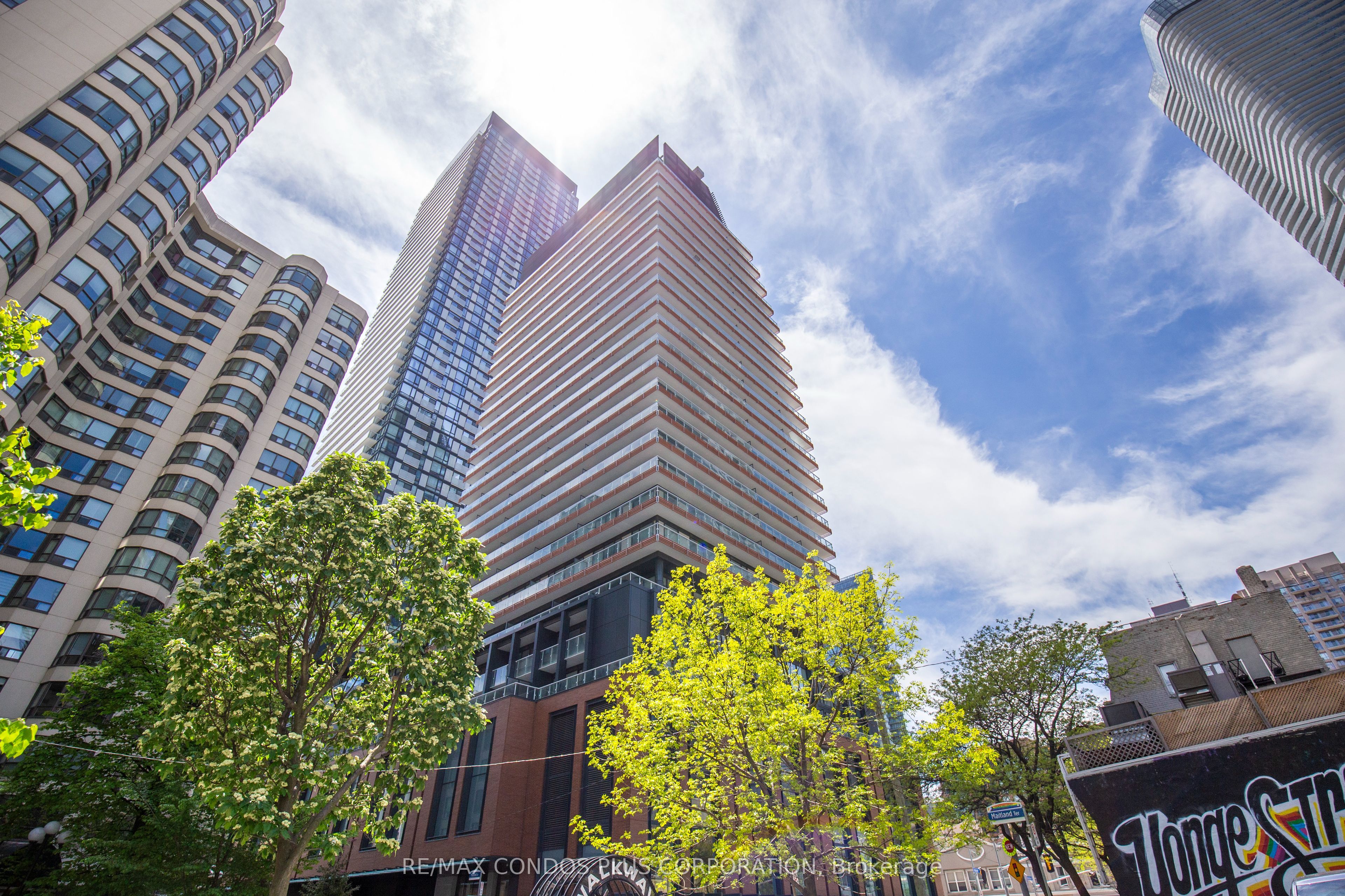 18 Maitland Terrace 1706, Toronto, ON M4Y 0H2
