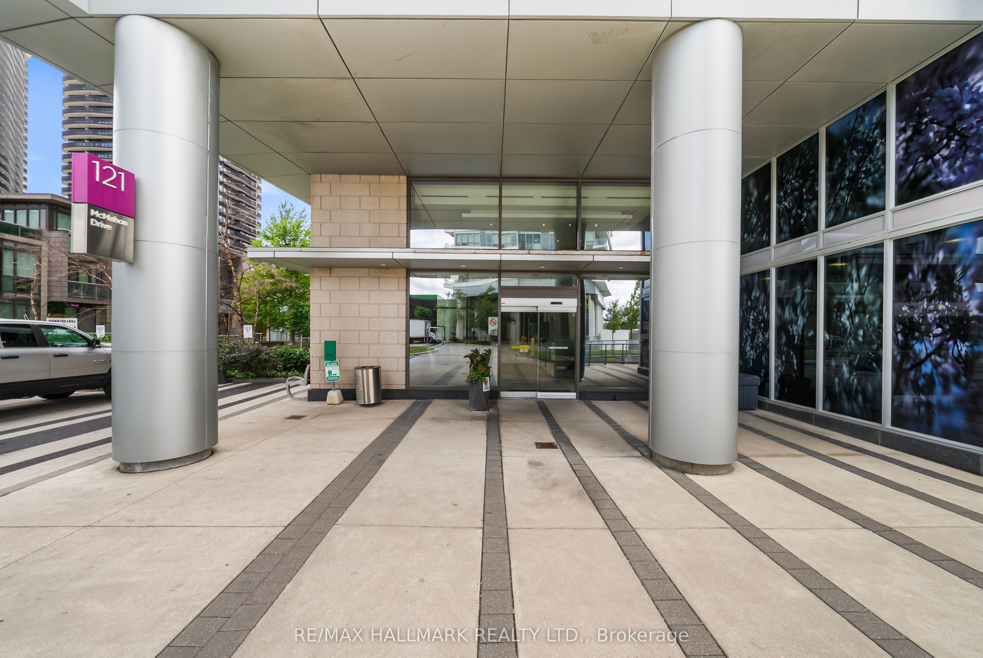 121 McMahon Drive 3102, Toronto, ON M2K 0C2 photo 2