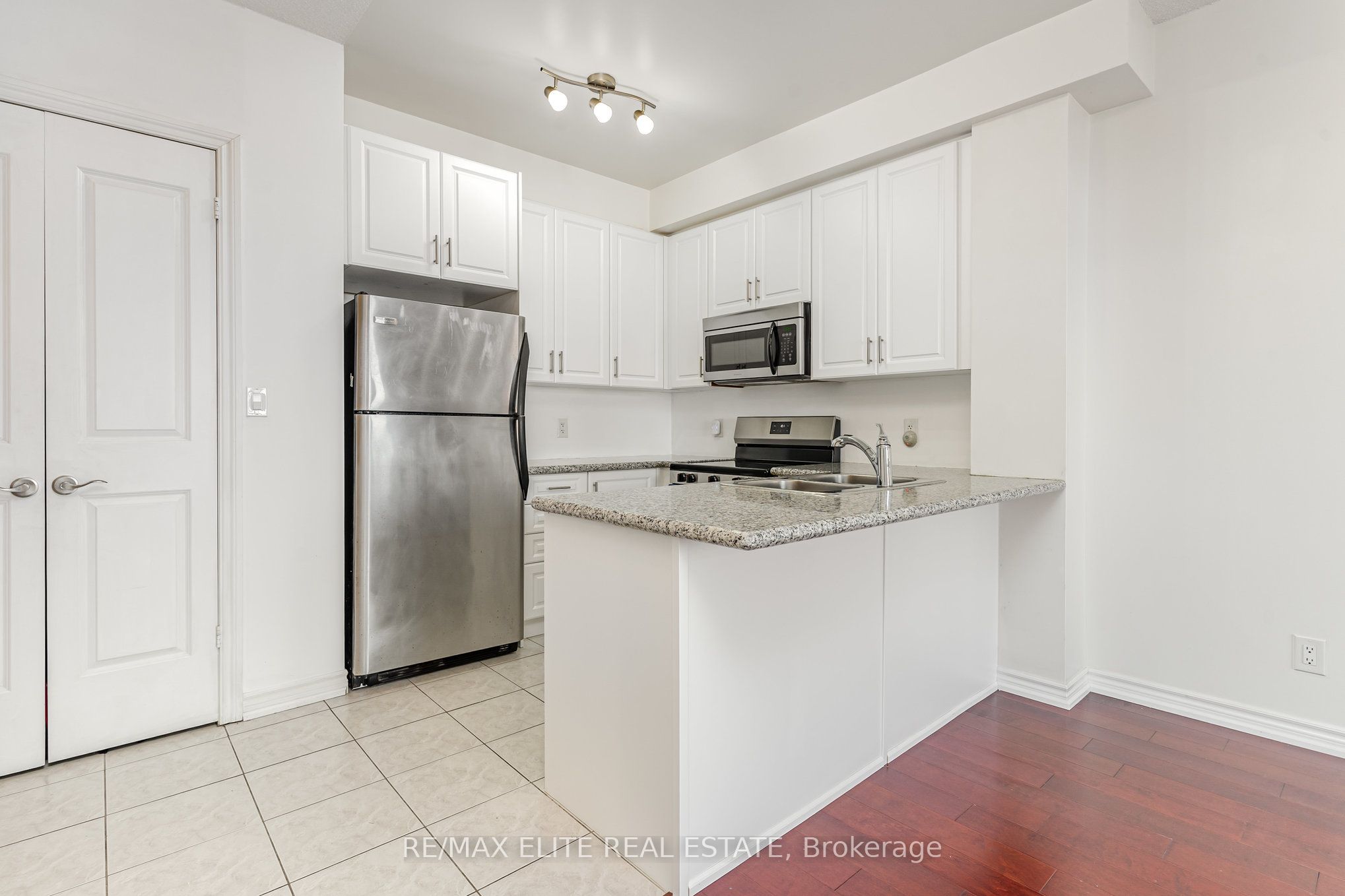 133 Wynford Drive 1608, Toronto, ON M3C 0J5 photo 2