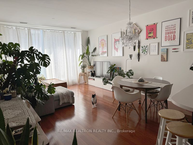 980 Yonge Street 714, Toronto, ON M4W 3V8 photo 2