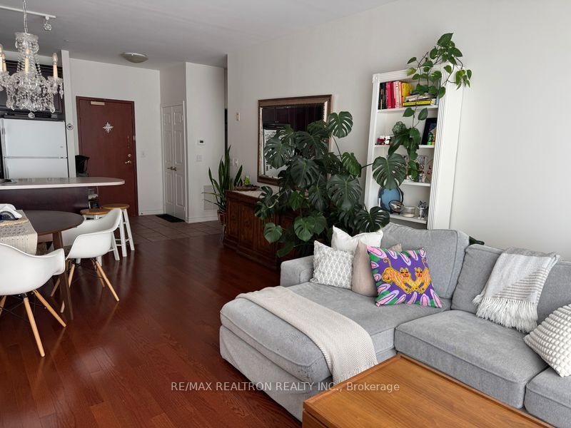 980 Yonge Street 714, Toronto, ON M4W 3V8 photo 4
