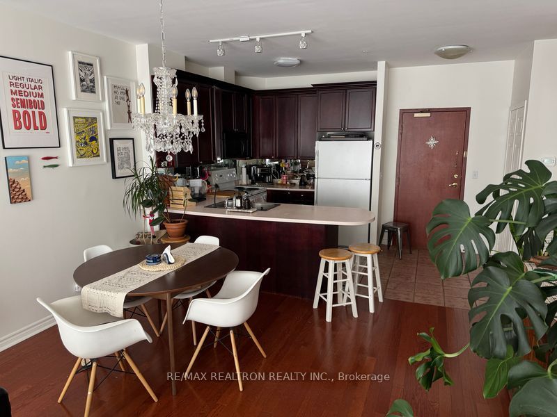980 Yonge Street 714, Toronto, ON M4W 3V8 photo 5