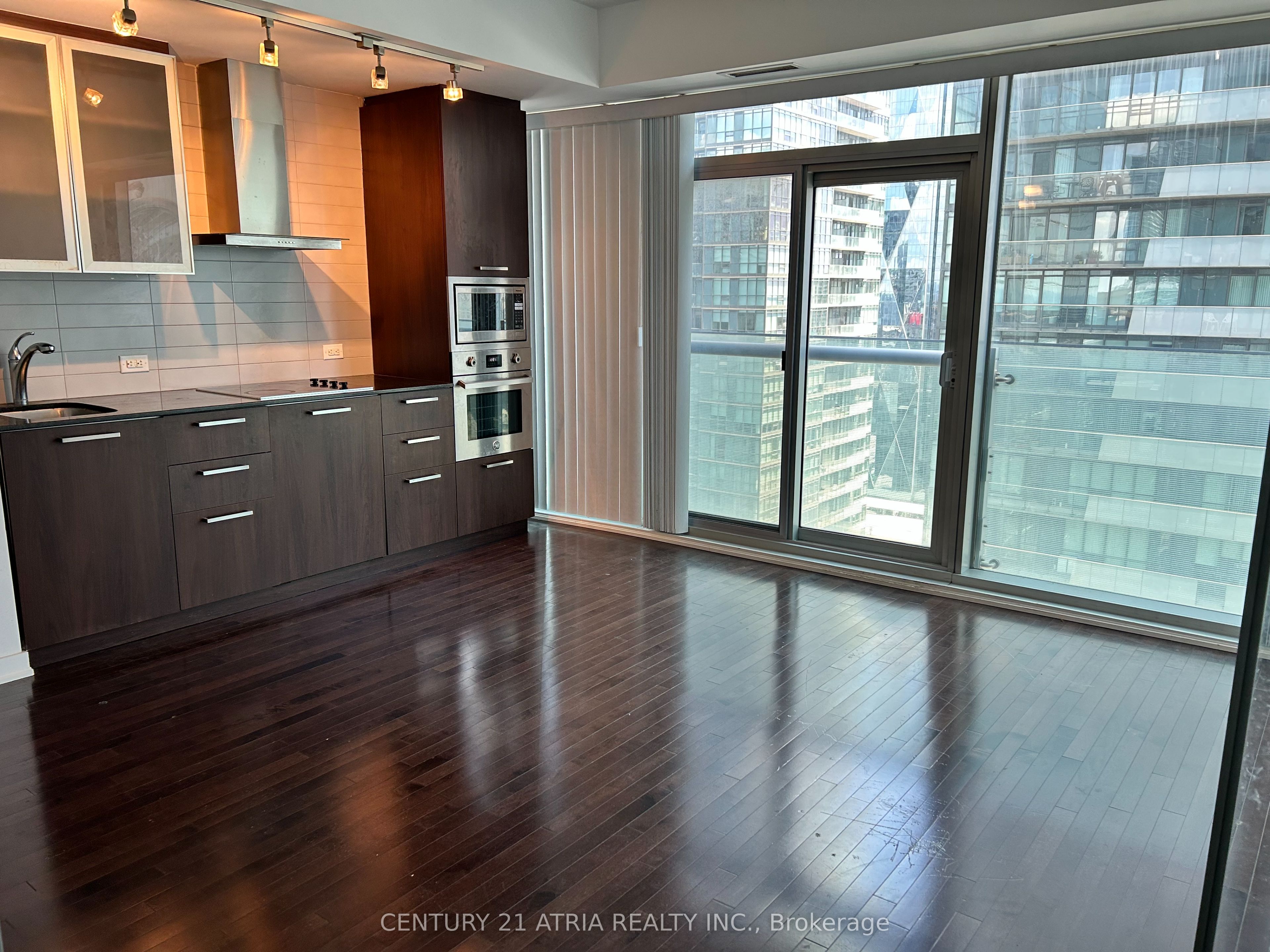 14 York Street 3212, Toronto, ON M5J 0B1 photo 2