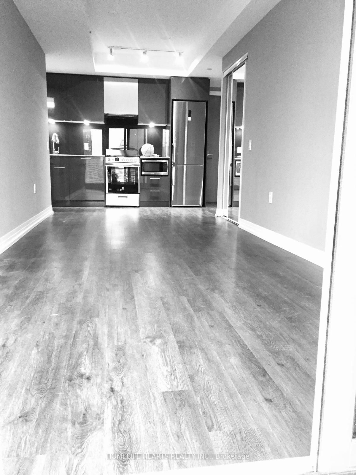 251 Jarvis Street 2910, Toronto, ON M5B 0C3 photo 3