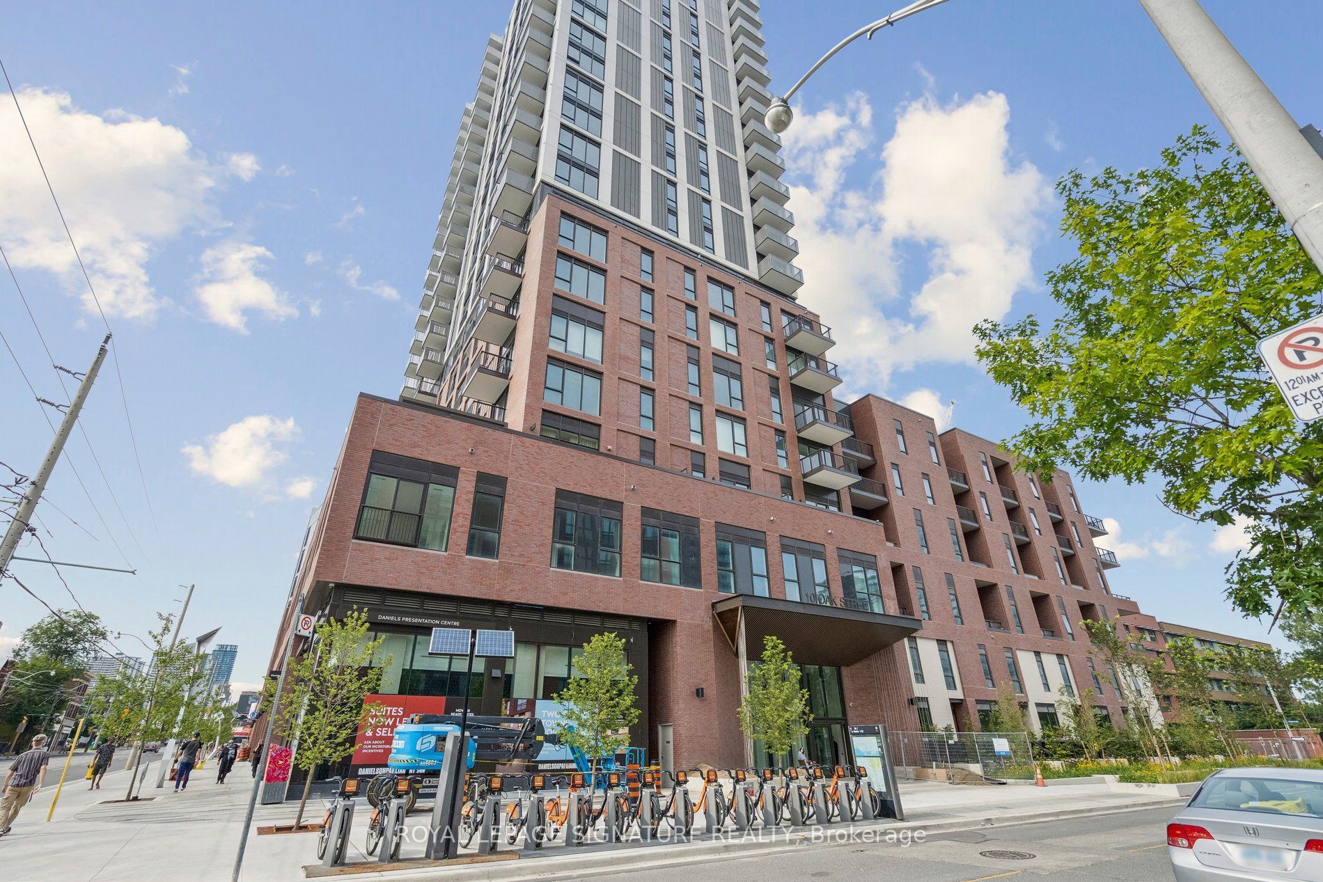 10 Oak Street 701, Toronto, ON M5A 0Z1