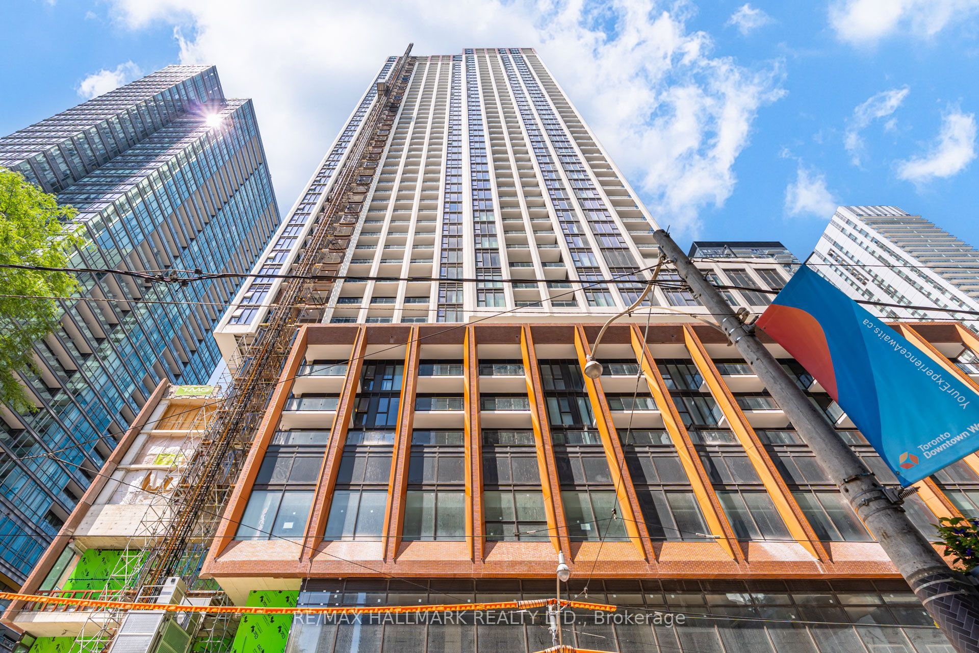 400 King Street W 1701, Toronto, ON M5V 0X8 photo 2