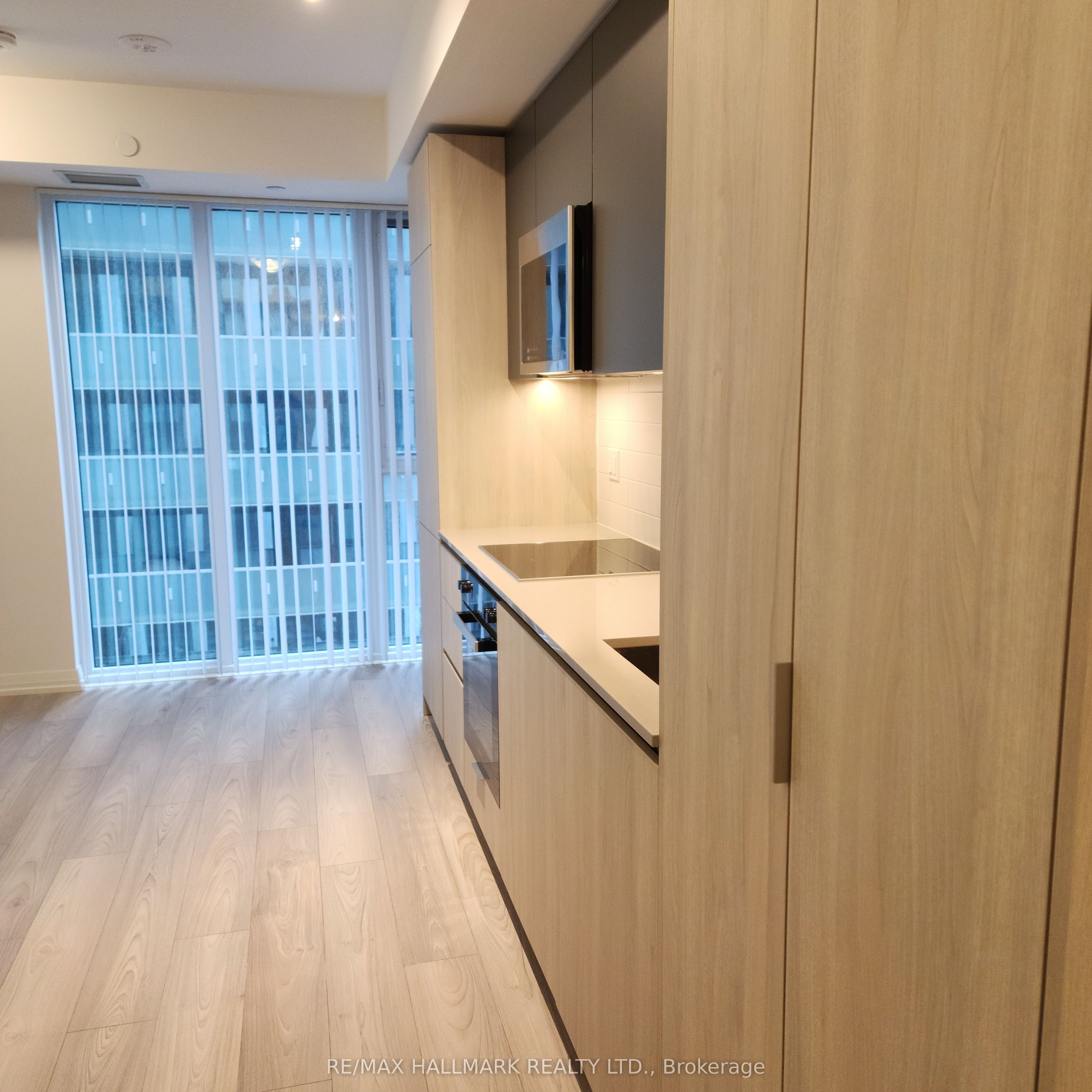 400 King Street W 1701, Toronto, ON M5V 0X8 photo 5