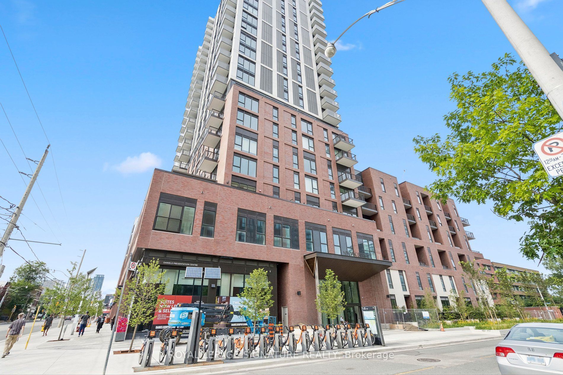 10 Oak Street 2103, Toronto, ON M5A 0Z1