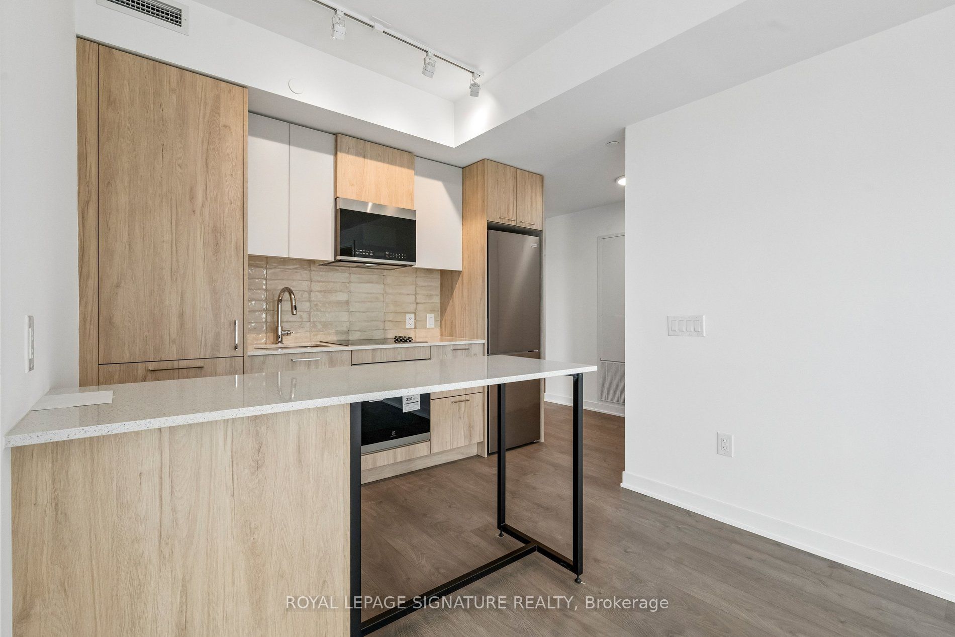 10 Oak Street 2103, Toronto, ON M5A 0Z1 photo 3