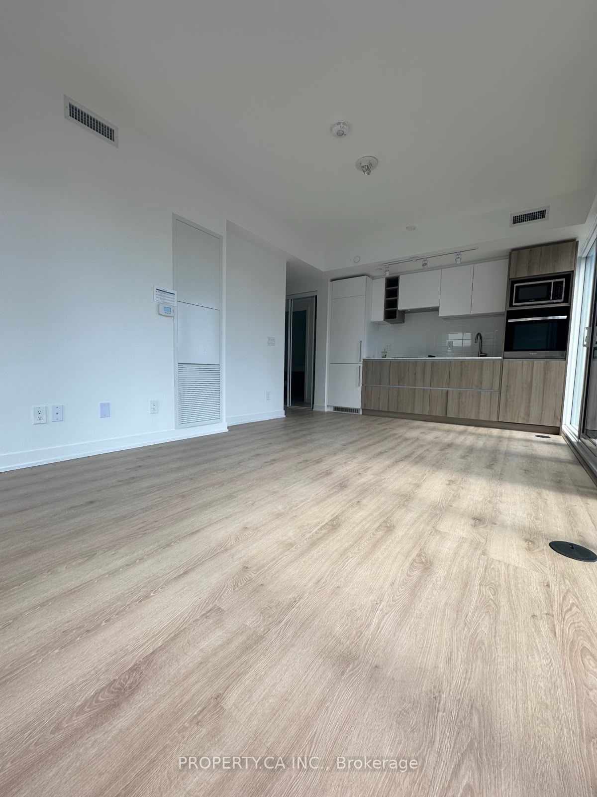 319 Jarvis Street 702, Toronto, ON M5B 0C8 photo 2