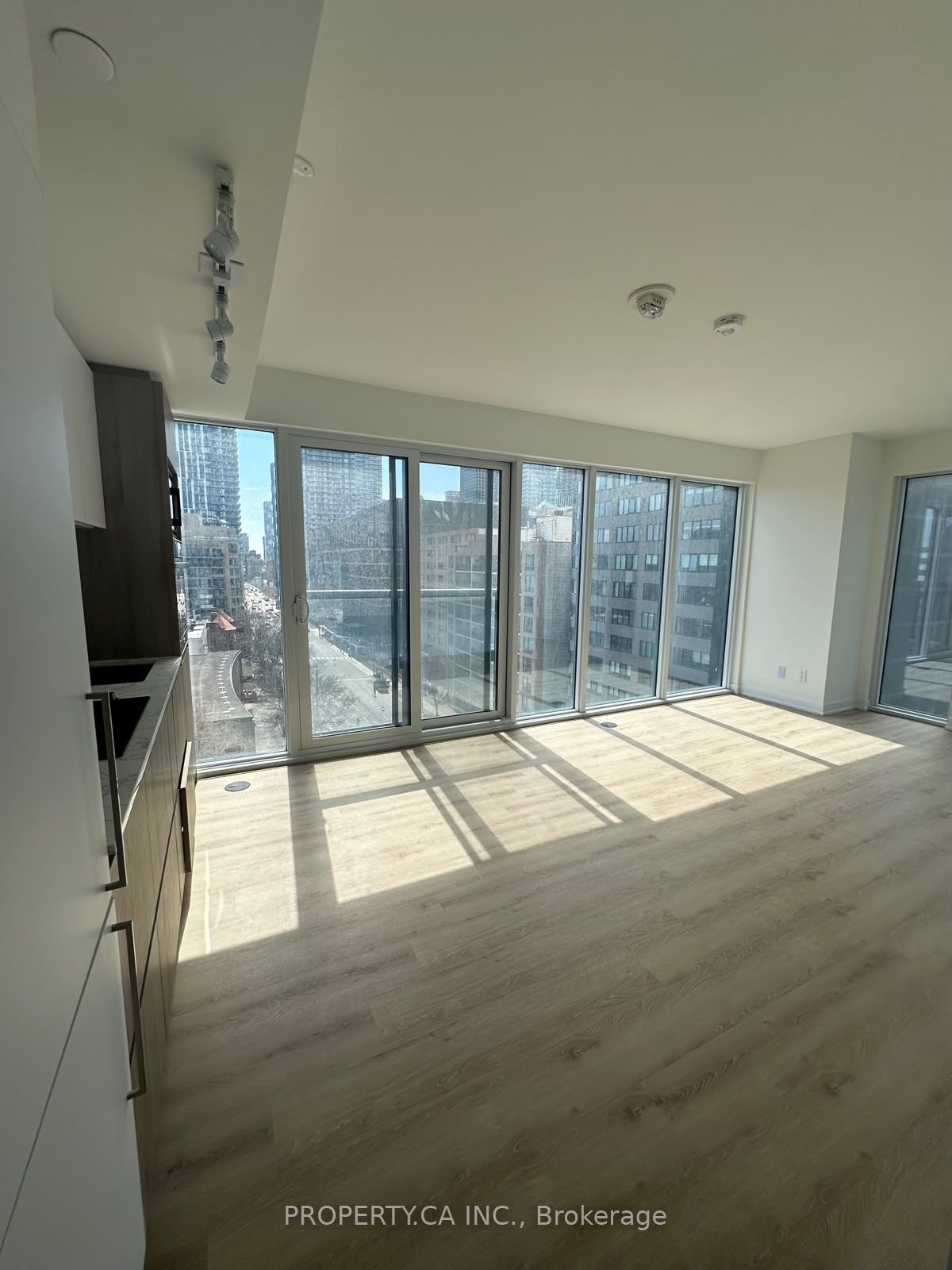 319 Jarvis Street 702, Toronto, ON M5B 0C8 photo 3