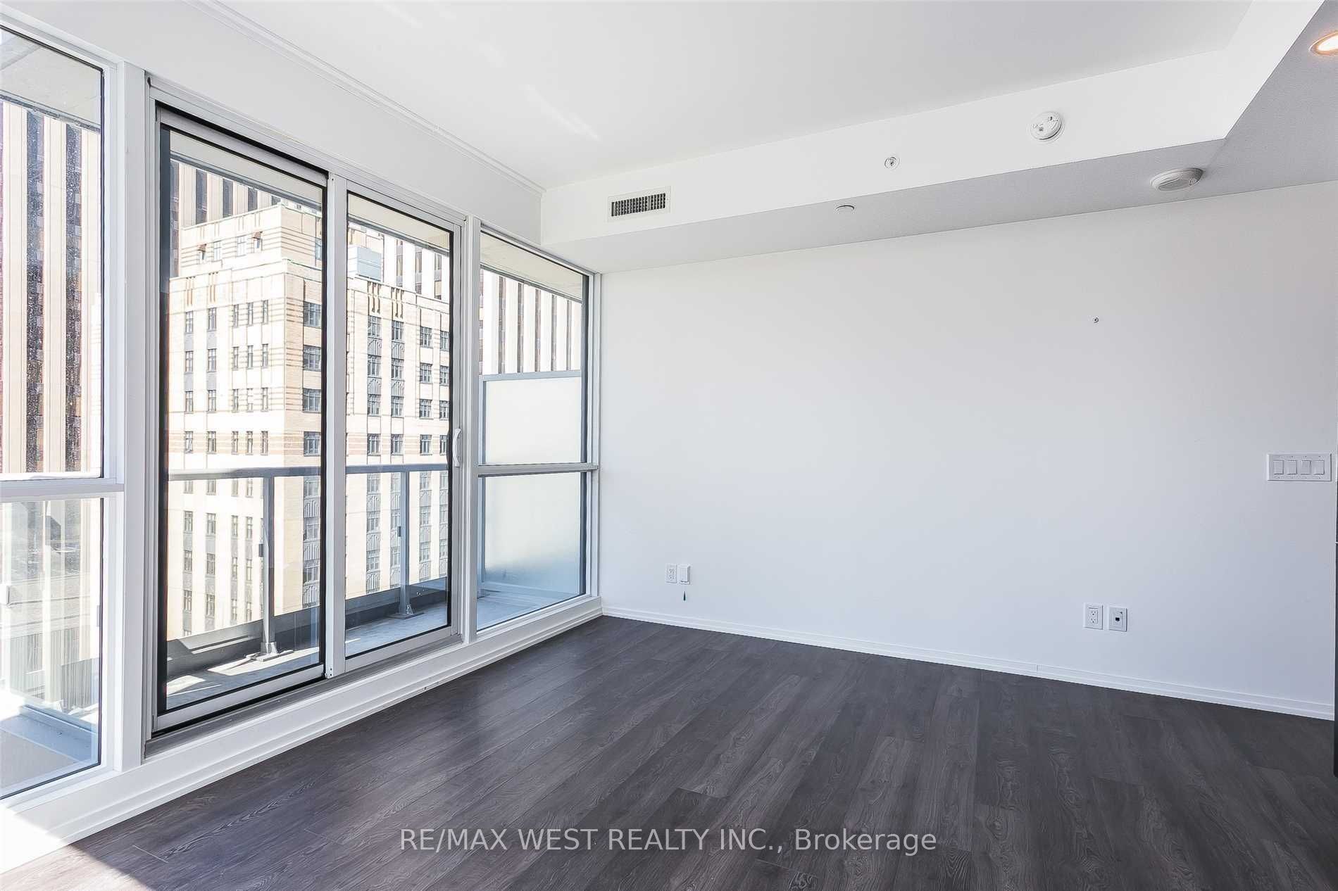70 Temperance Street 1615, Toronto, ON M5H 0B1 photo 3