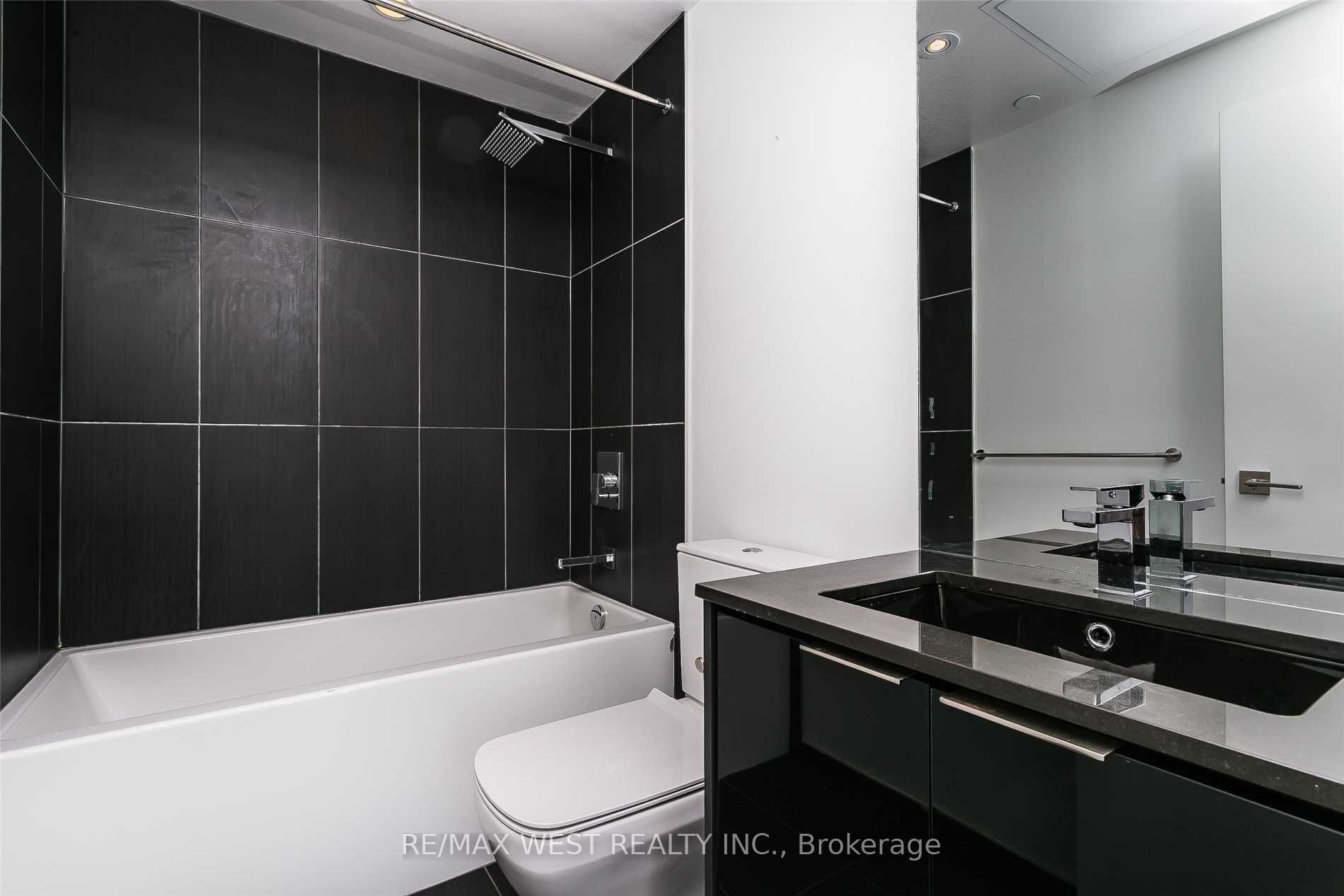 70 Temperance Street 1615, Toronto, ON M5H 0B1 photo 4