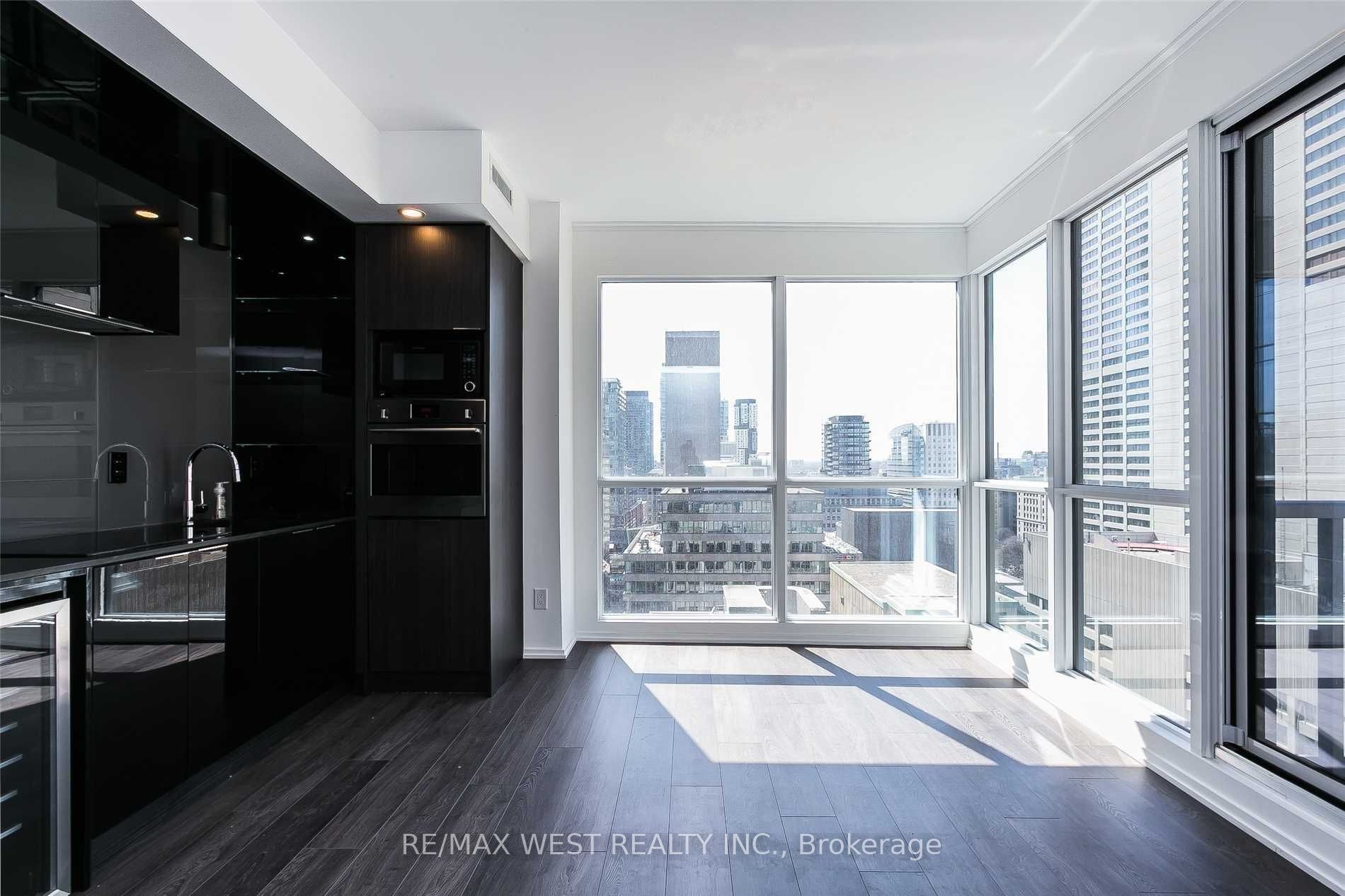70 Temperance Street 1615, Toronto, ON M5H 0B1 photo 5