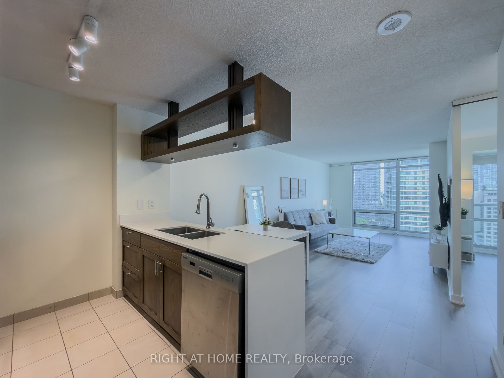 81 Navy Wharf Court 2611, Toronto, ON M5V 3S2 photo 2