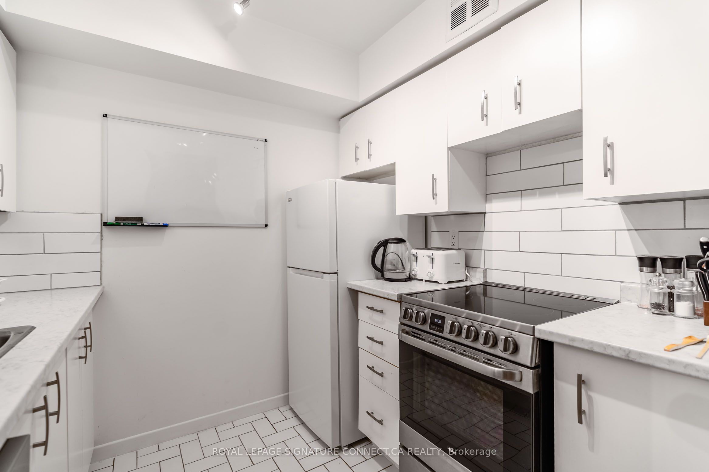 44 St Joseph Street 2305, Toronto, ON M4Y 2W4 photo 2