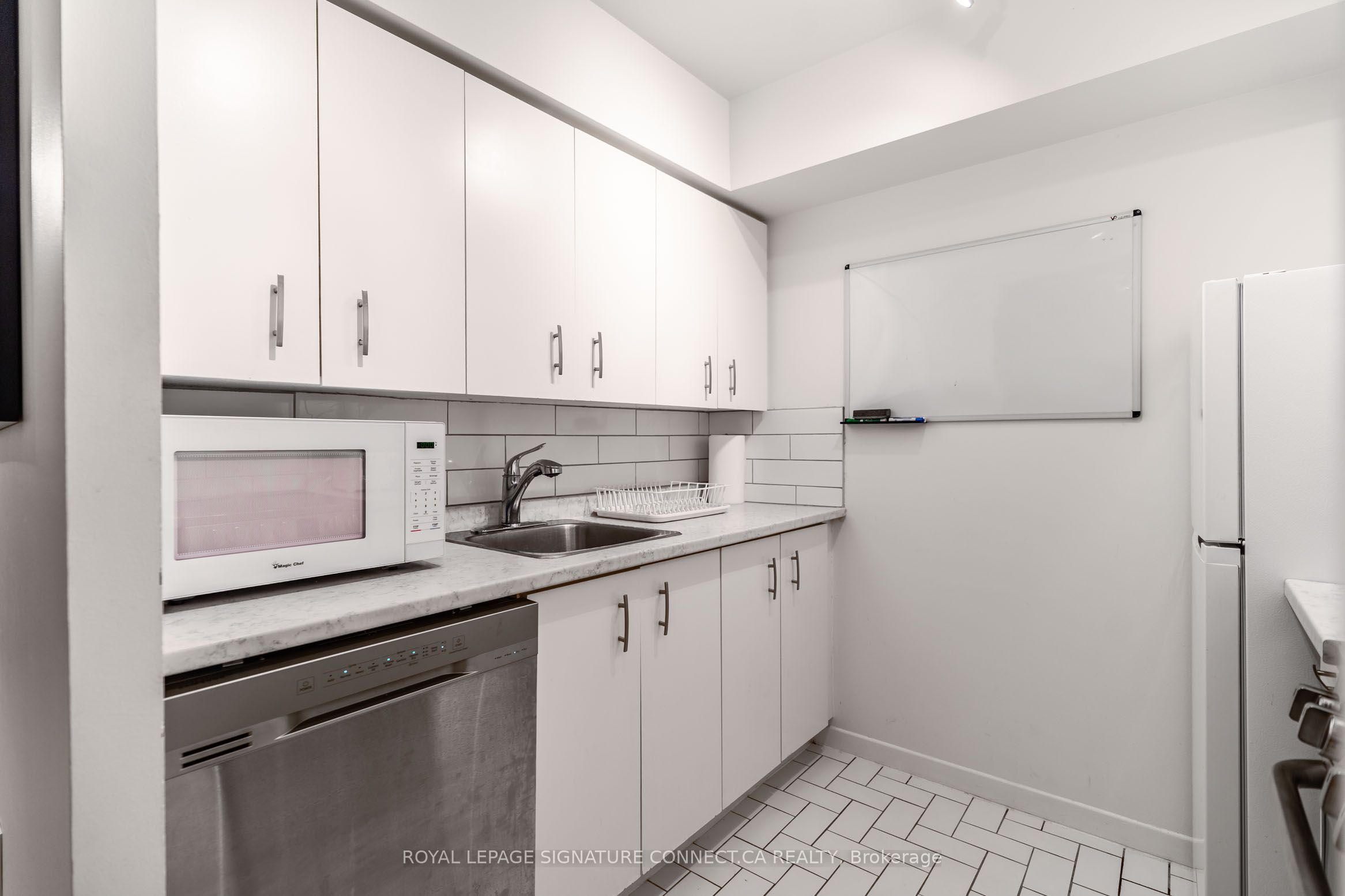 44 St Joseph Street 2305, Toronto, ON M4Y 2W4 photo 3