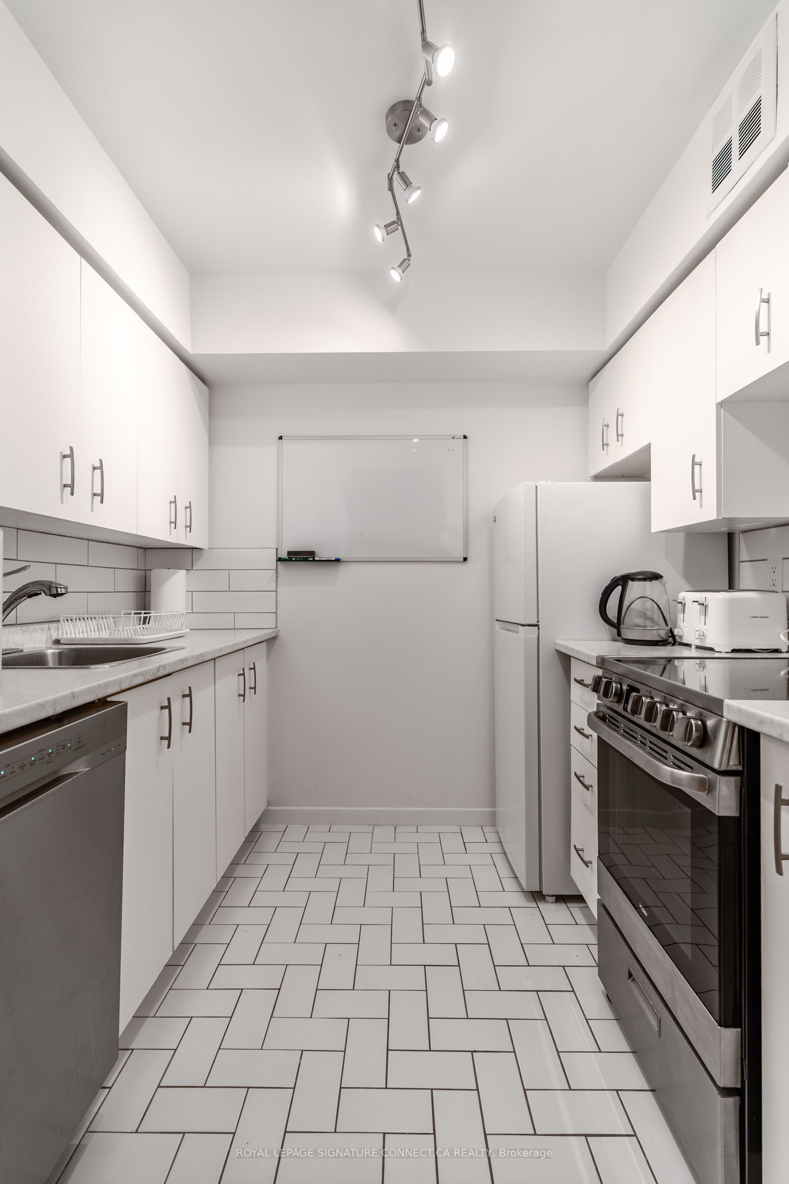 44 St Joseph Street 2305, Toronto, ON M4Y 2W4 photo 4