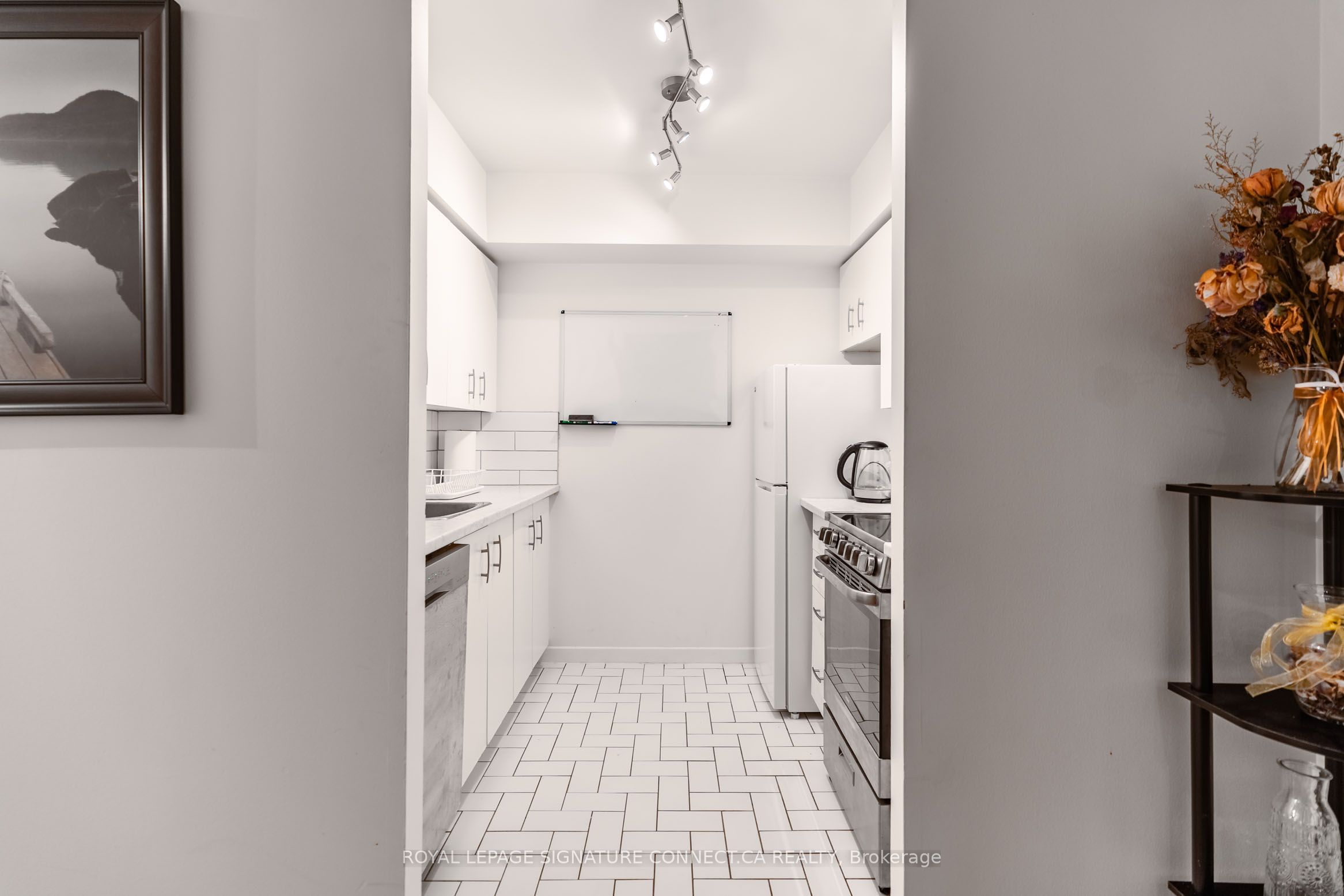 44 St Joseph Street 2305, Toronto, ON M4Y 2W4 photo 5