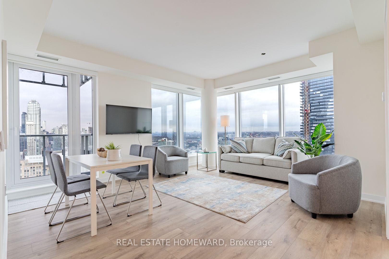 28 Freeland St. Street 4007, Toronto, ON M5E 0E3