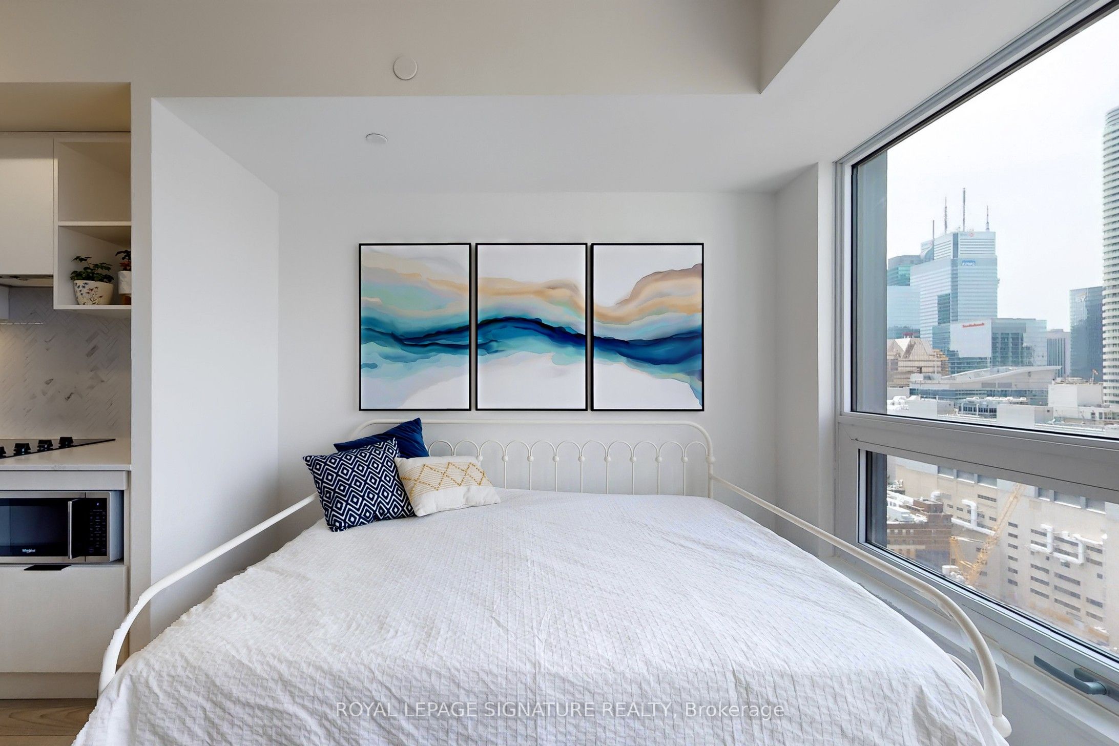 82 Dalhousie Street 3210, Toronto, ON M5B 0C5 photo 4