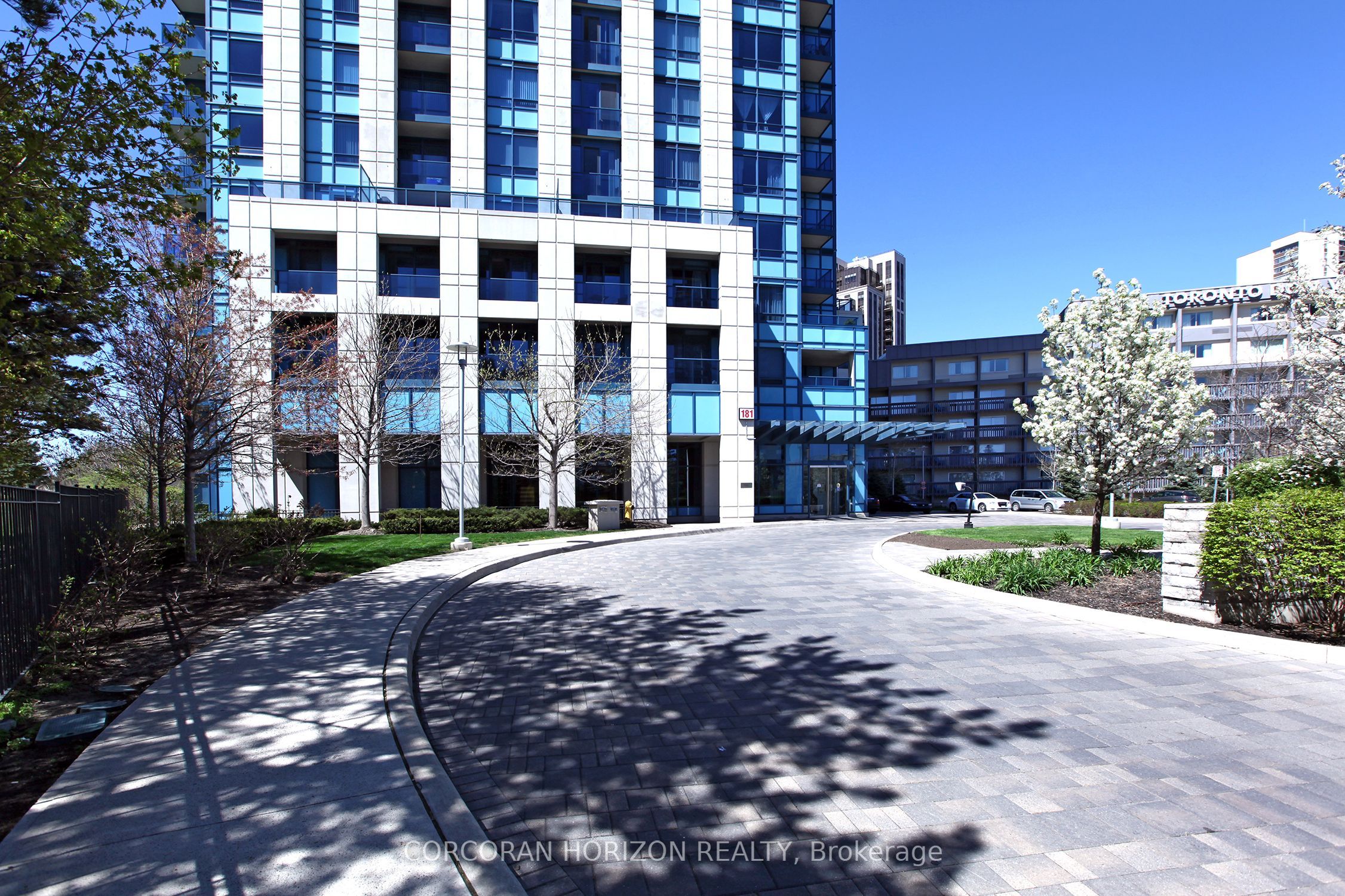 181 Wynford Drive 2509, Toronto, ON M3C 0C6 photo 2