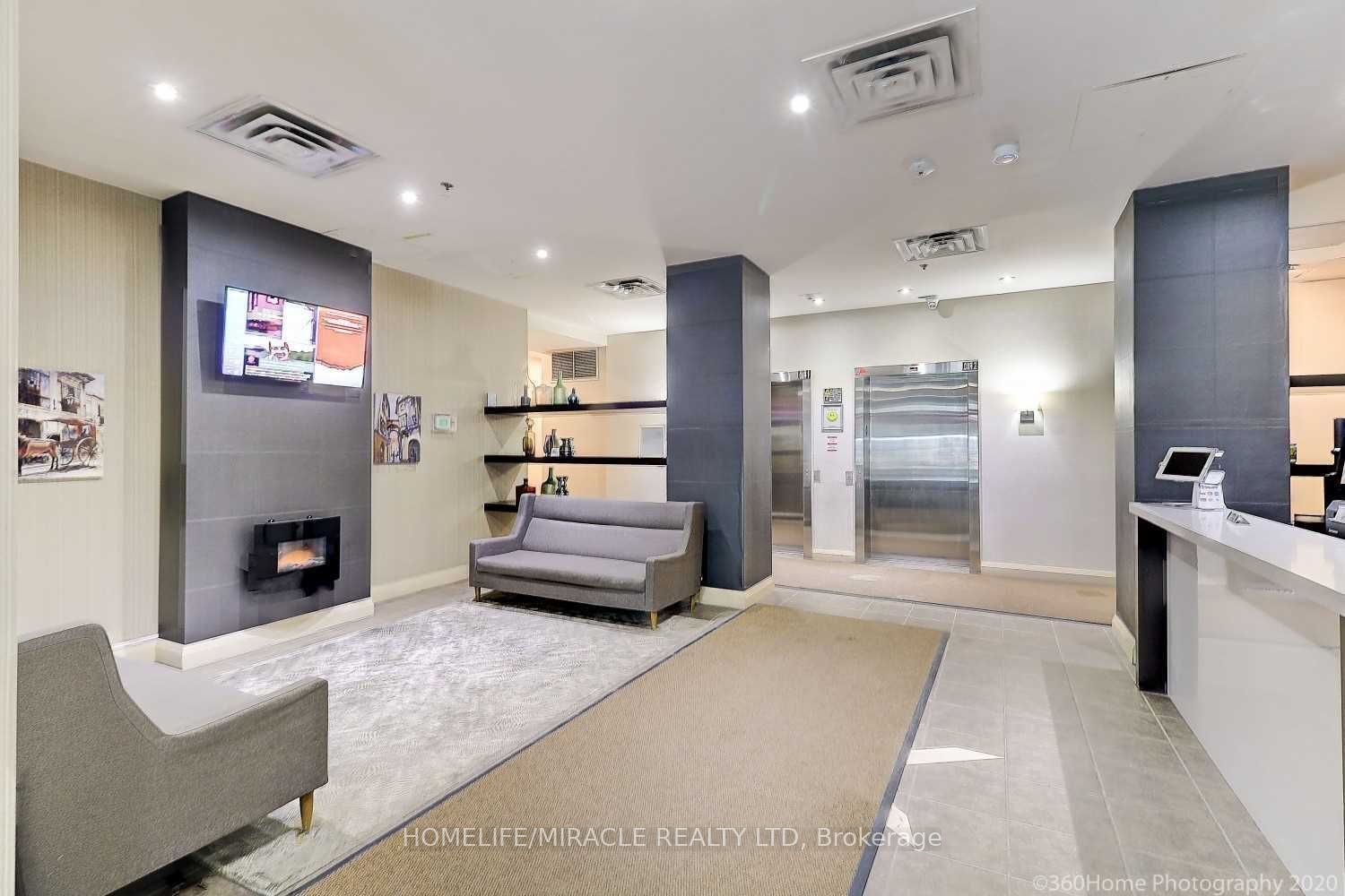 225 Wellesley Street 607, Toronto, ON M4X 1X8 photo 3