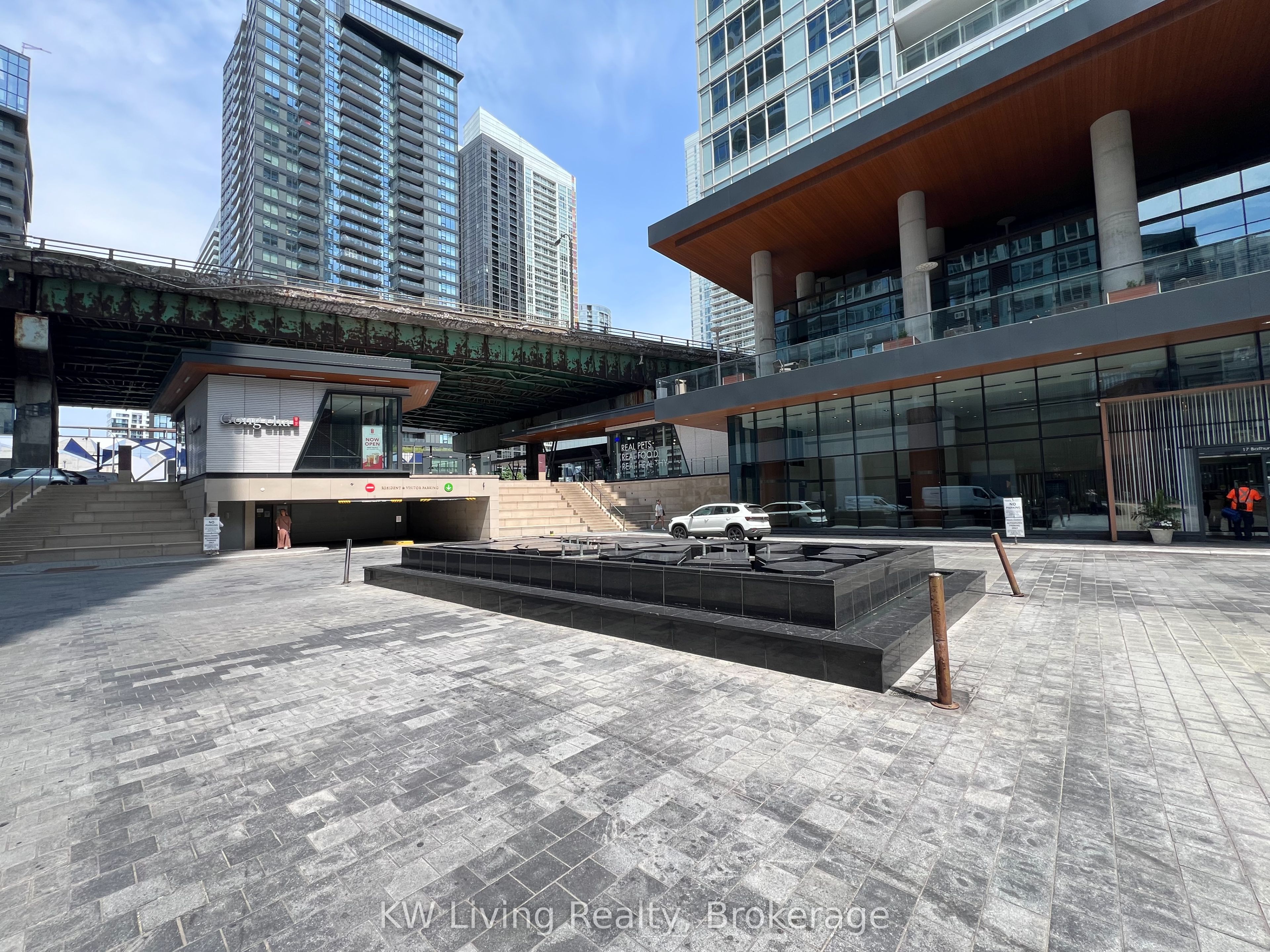 19 Bathurst Street 1902, Toronto, ON M5V 0N2 photo 3