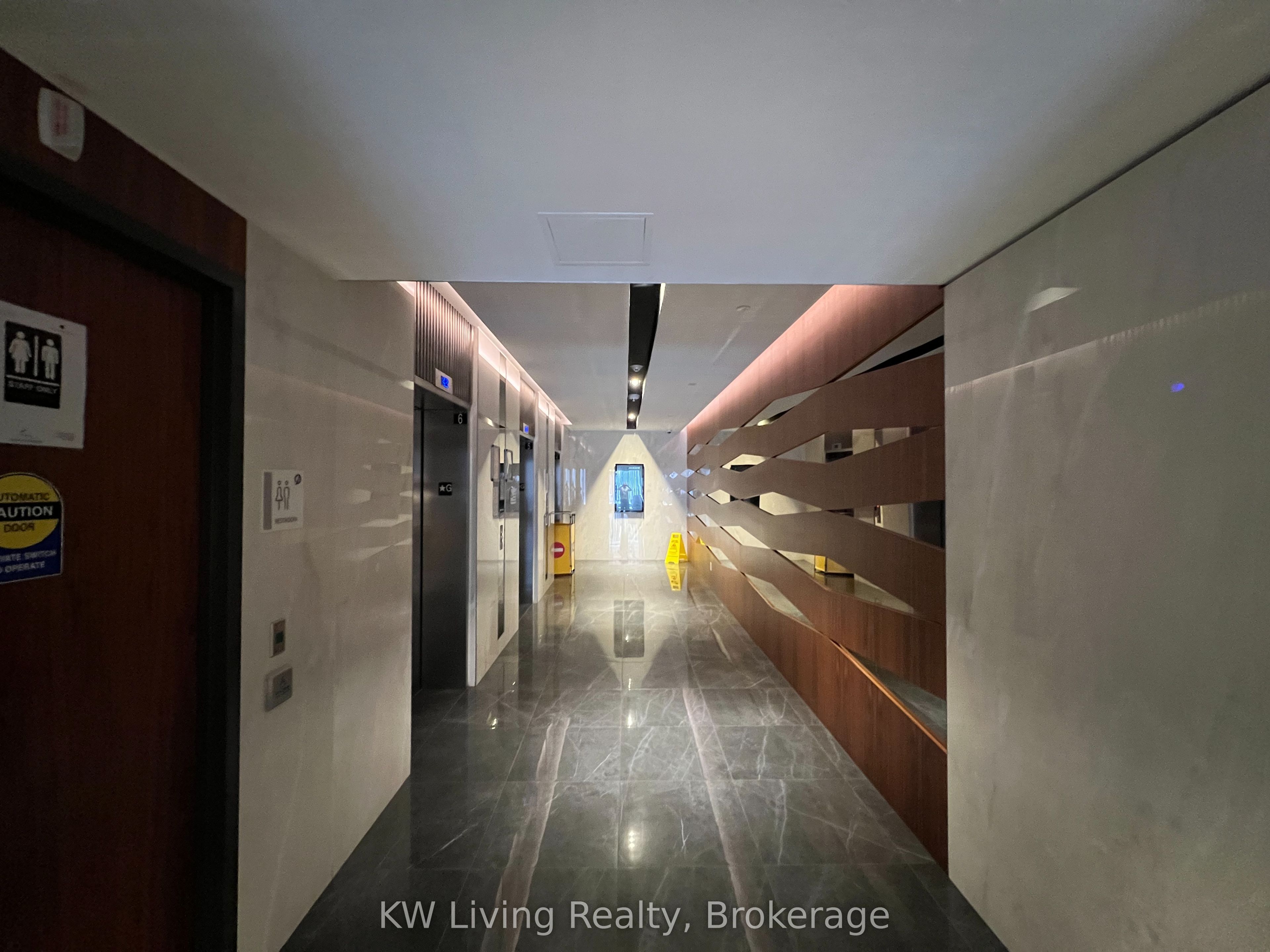 19 Bathurst Street 1902, Toronto, ON M5V 0N2 photo 5