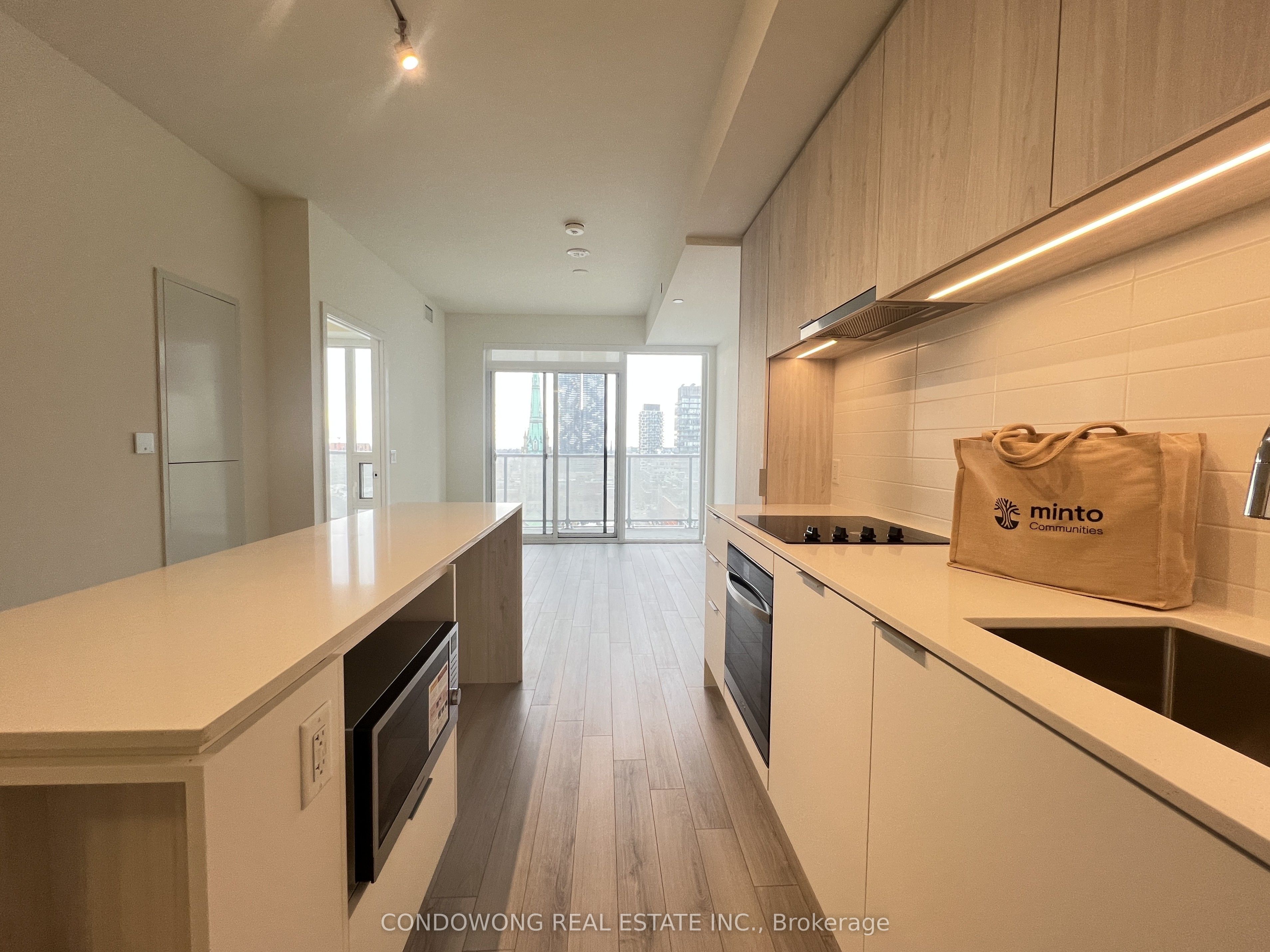 89 Church Street 1808, Toronto, ON M5C 0B7 photo 2
