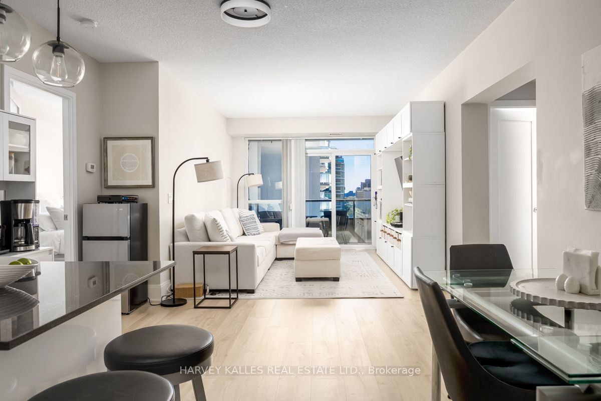 70 Roehampton Avenue 813, Toronto, ON M4P 1R2 photo 4