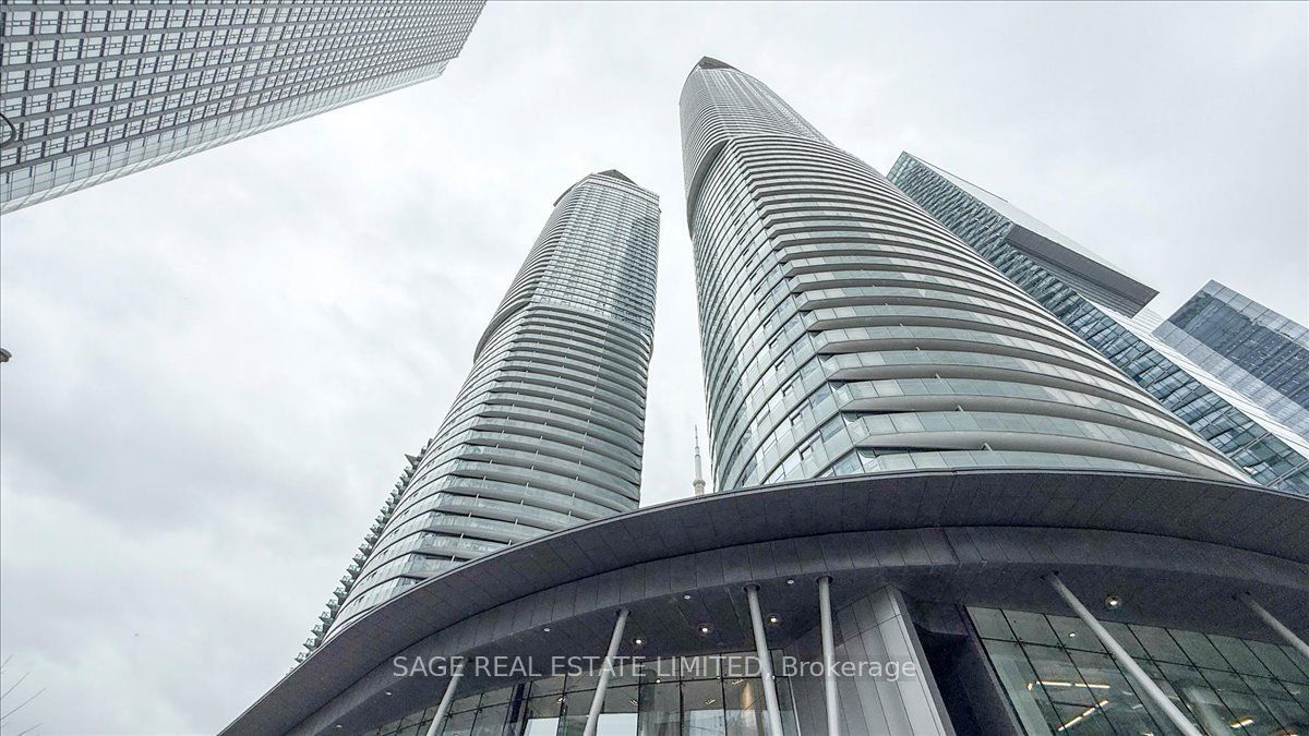 12 York Street 3608, Toronto, ON M5J 0A9 photo 3