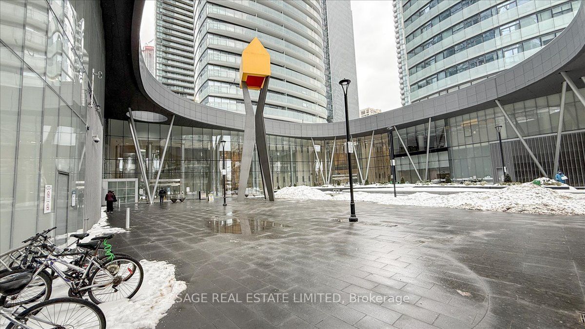 12 York Street 3608, Toronto, ON M5J 0A9 photo 5